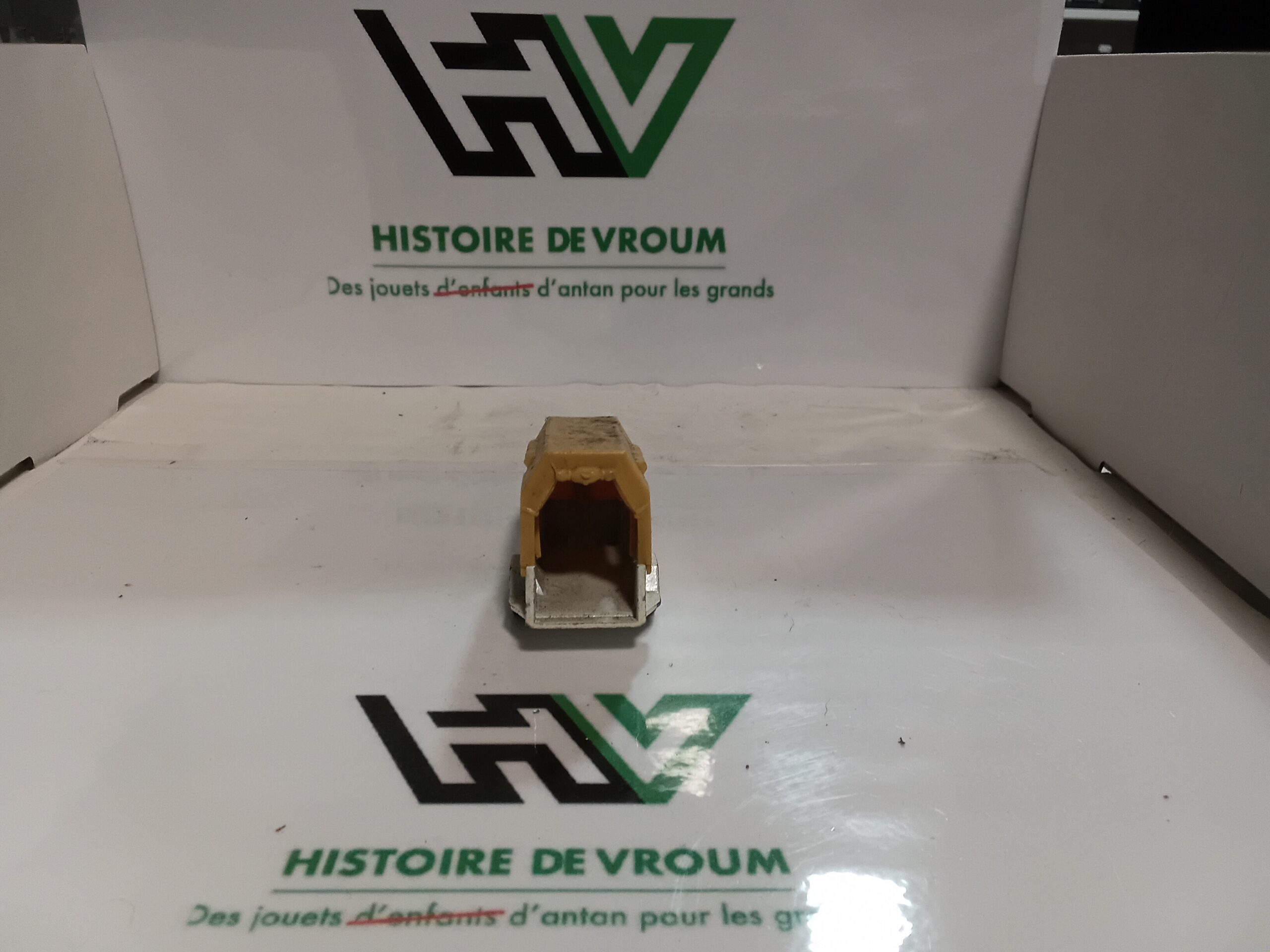 Van à Chevaux Remorque Majorette Vintage 80s - Châssis Blanc / Bâche Ocre – Image 7