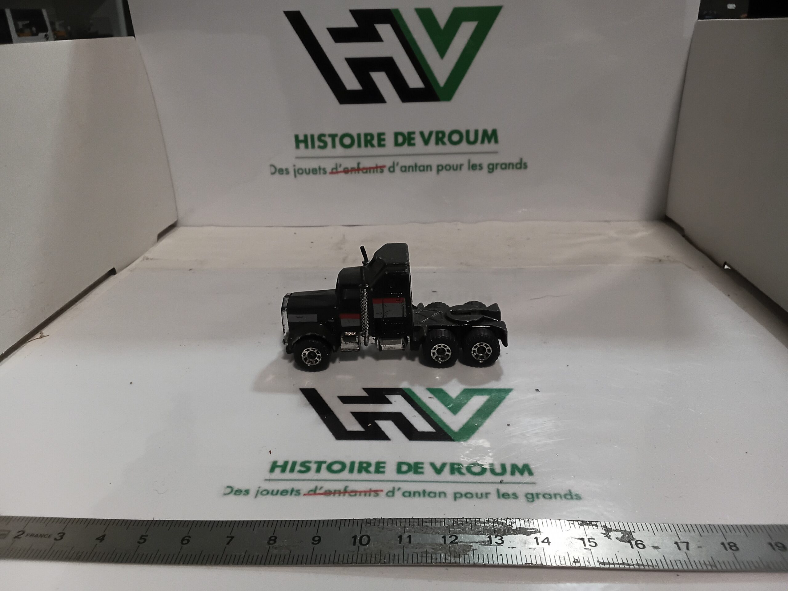 Tracteur Kenworth Aerodyne Matchbox Lesney 1981 - Black & Chrome Vintage