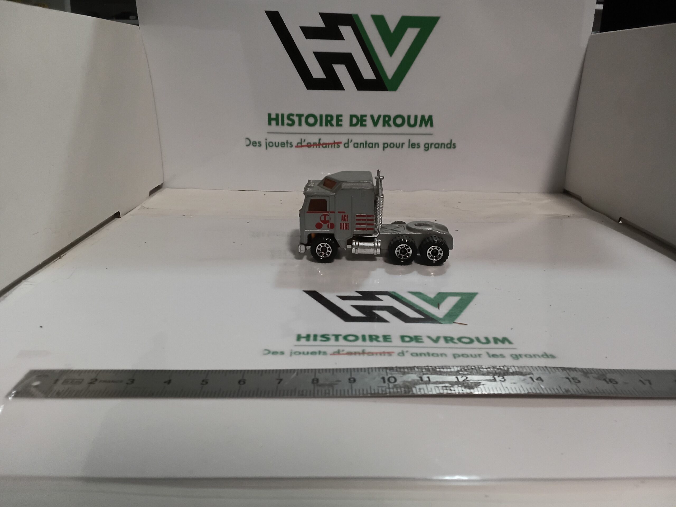 Camion Kenworth Matchbox 1981 "Age Hire" 1/87
