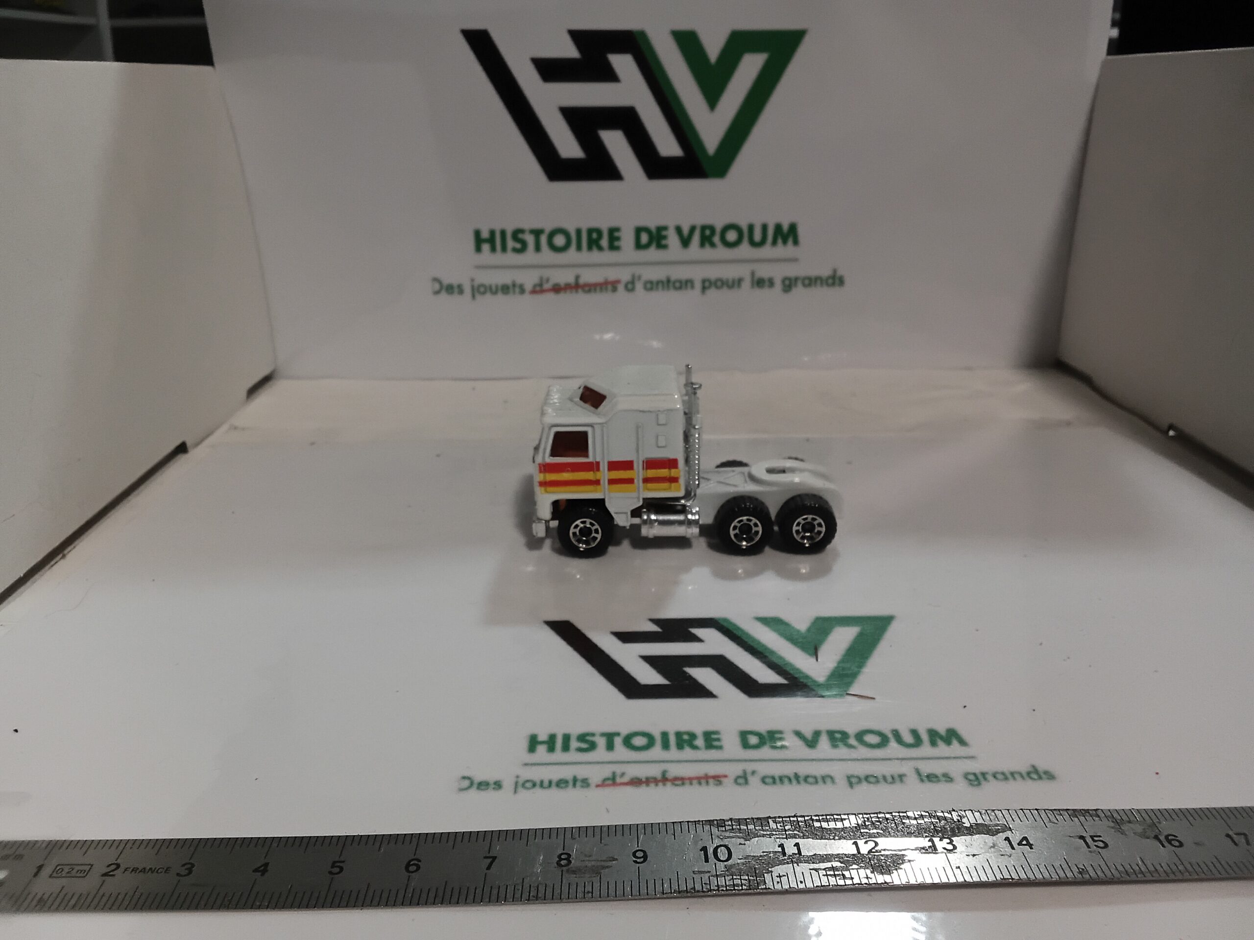Camion Kenworth Matchbox Lesney 1981 Blanc à Bandes