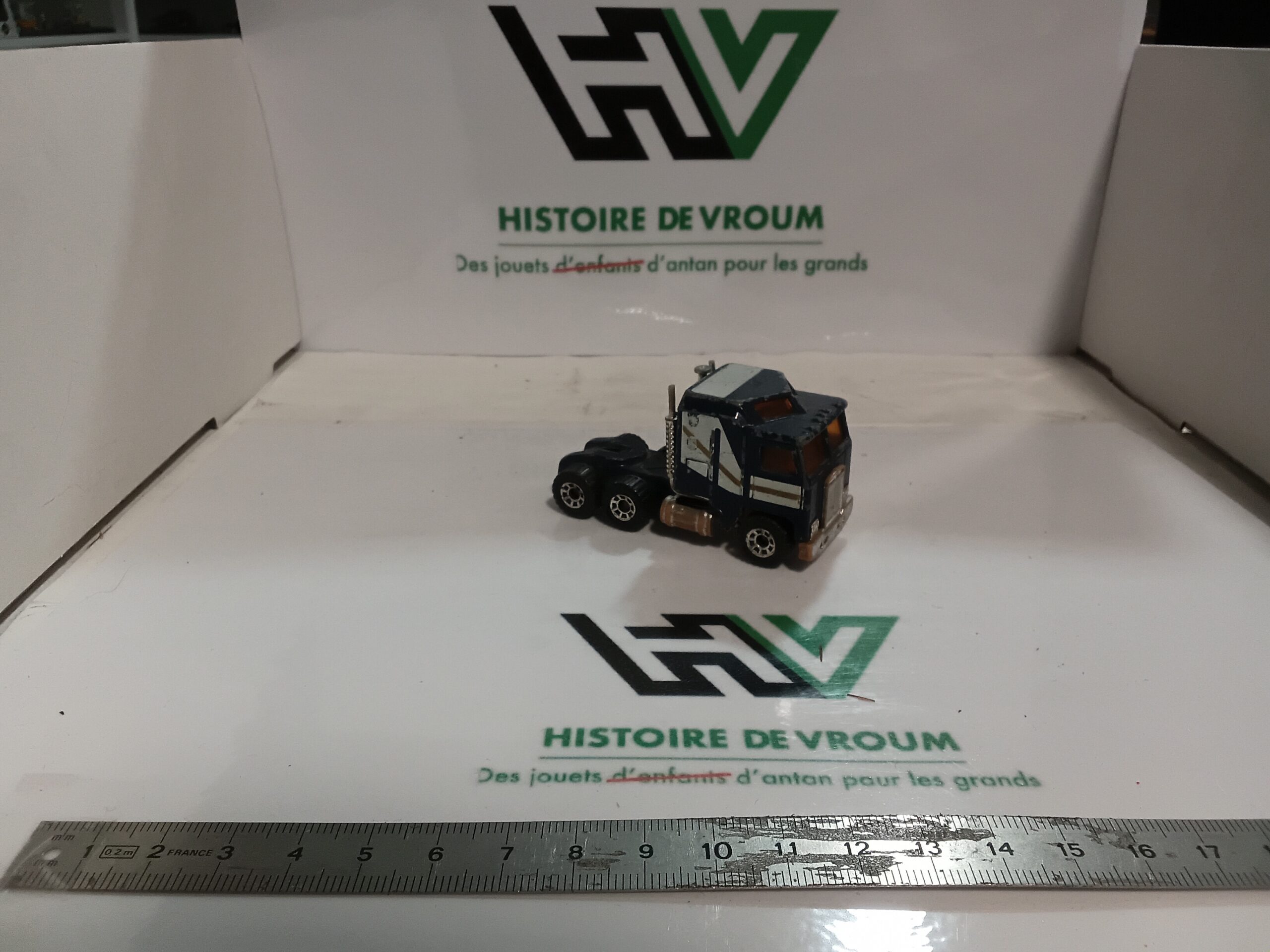 Camion Kenworth Matchbox 1981 1/87 Bleu Foncé Macau – Image 5