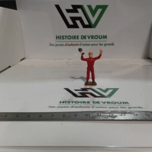 Figurine Pilote Vainqueur avec Coupe 1/43