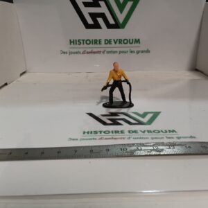 Figurine Pompiste / Serviteur en Haut Jaune 1/43