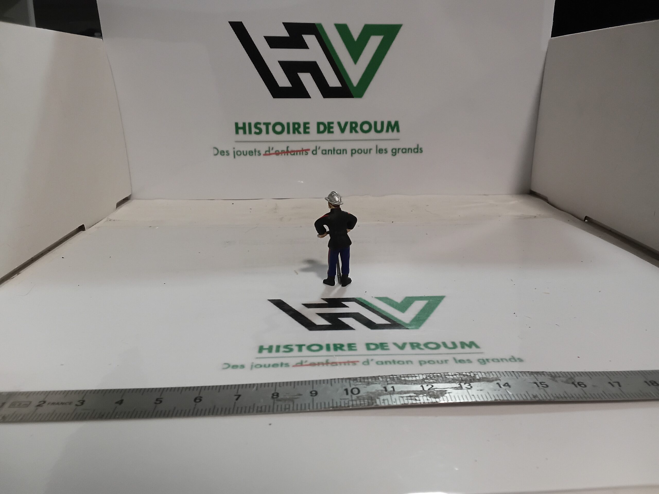 Figurine Sapeur-Pompier avec Clé d'Incendie 1/43 – Image 5