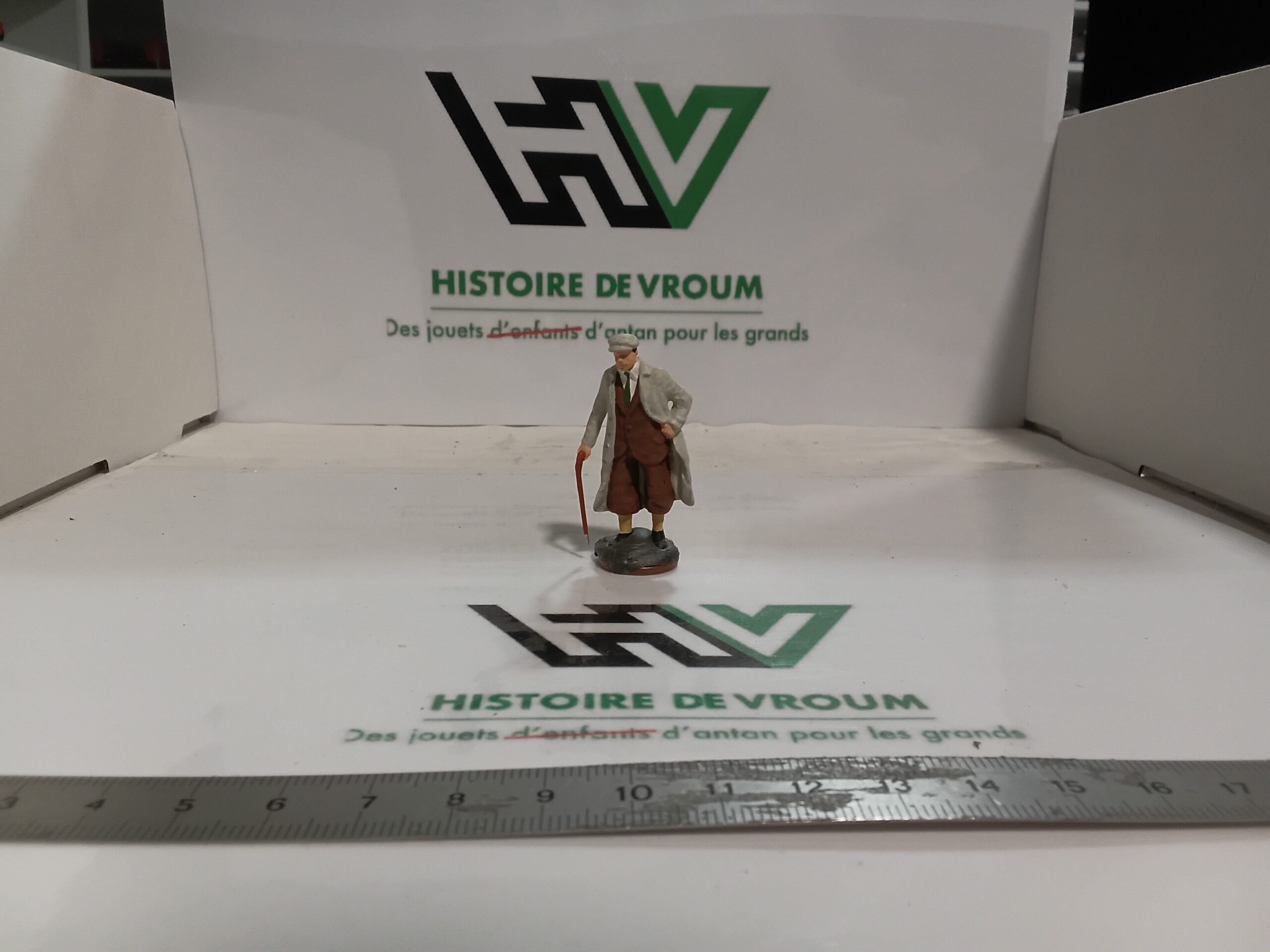 Figurine Promeneur à la Canne & Casquette 1/43