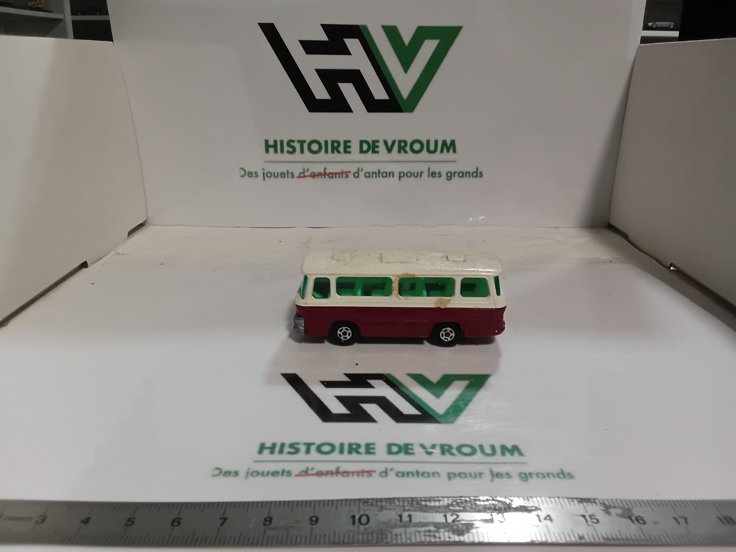 Matchbox Lesney Superfast N°12 - Setra Coach Magenta (1970) Made in England