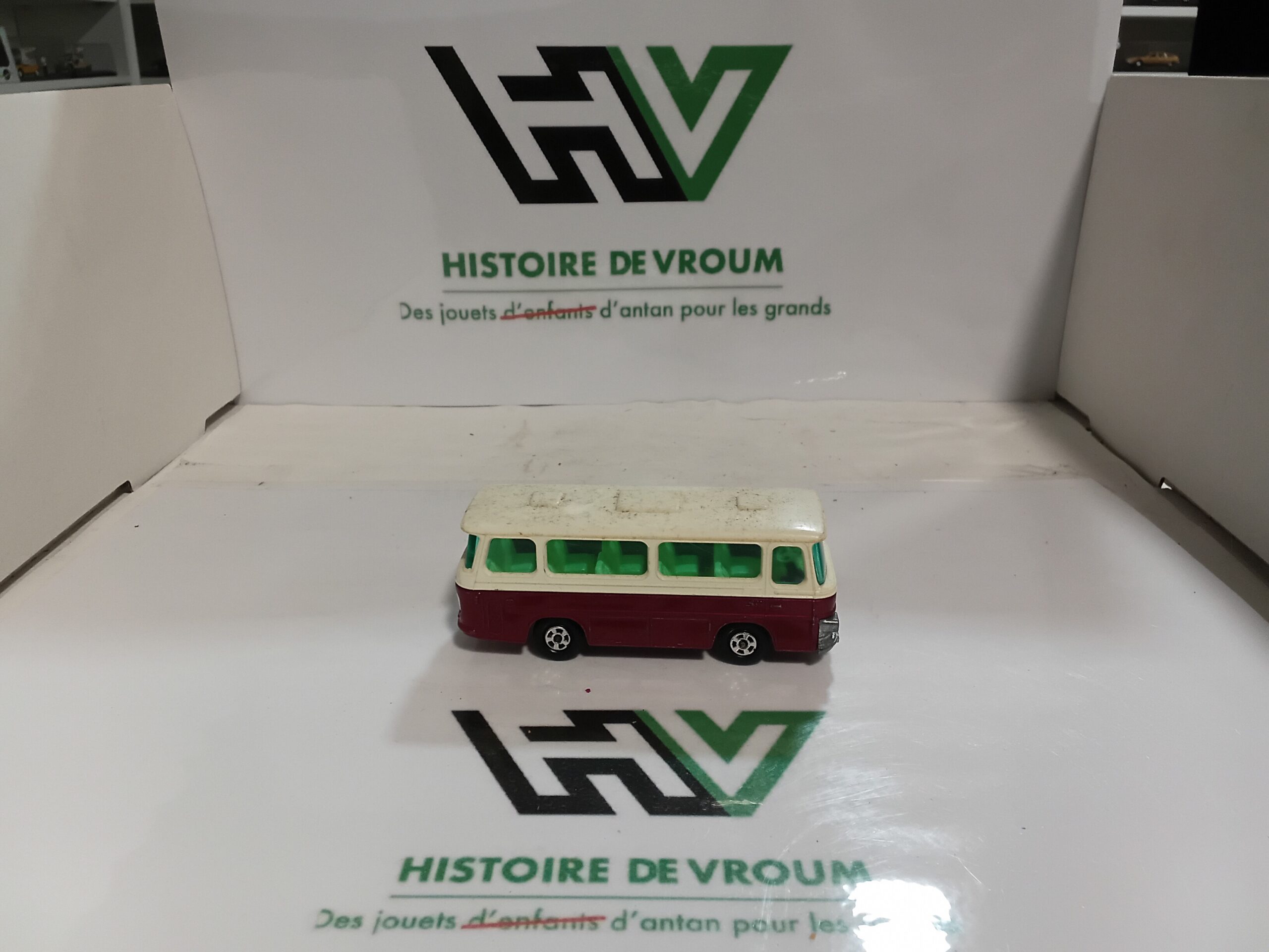 Matchbox Lesney Superfast N°12 - Setra Coach Magenta (1970) Made in England – Image 6