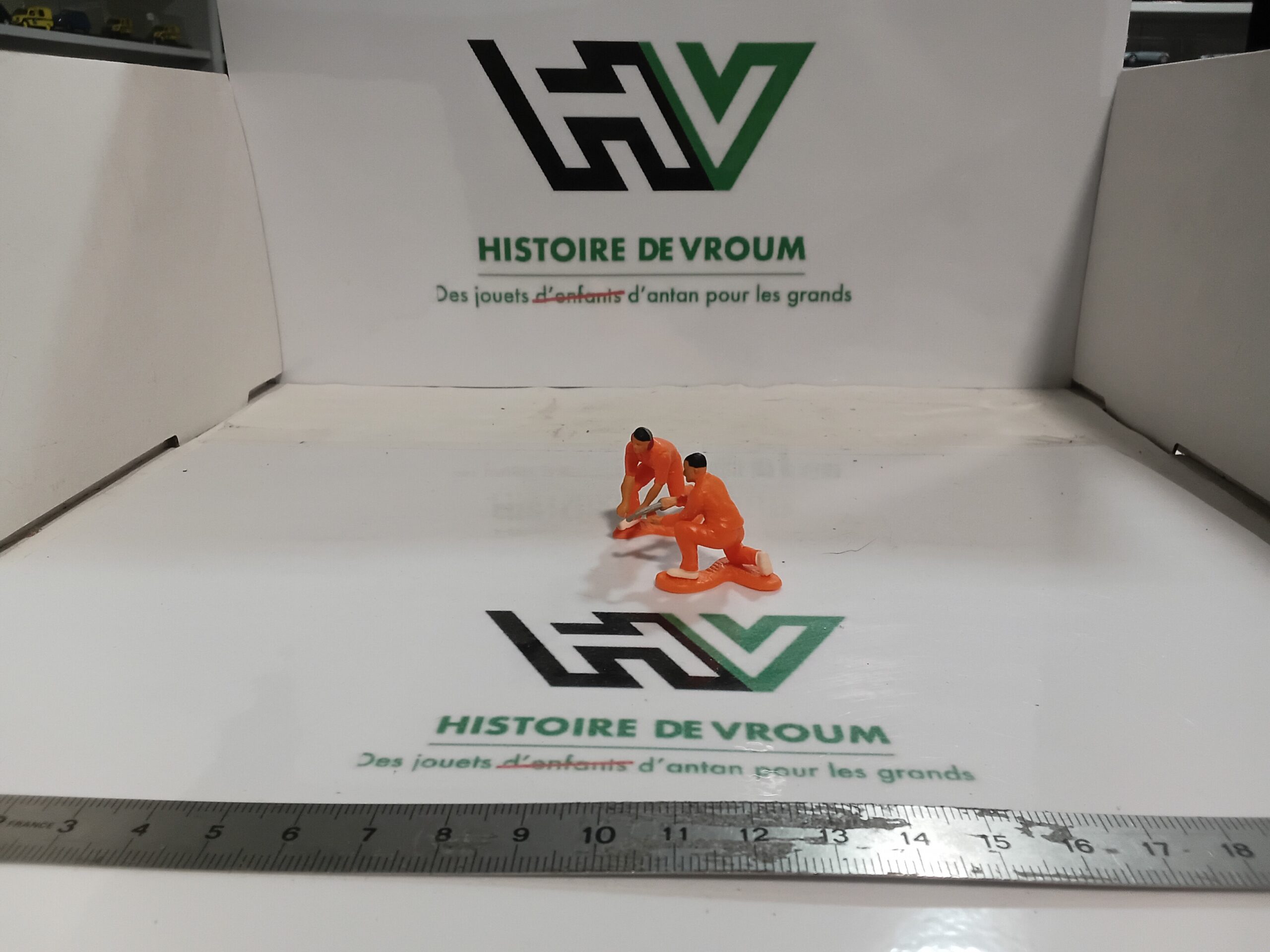 Lot de 2 Figurines Ouvriers / Techniciens en Combinaison Orange 1/43