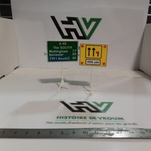 Lot de 2 Panneaux de Signalisation Britannique 1/43