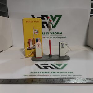 Poste de Ravitaillement à essence ESSO avec boîte 1/43