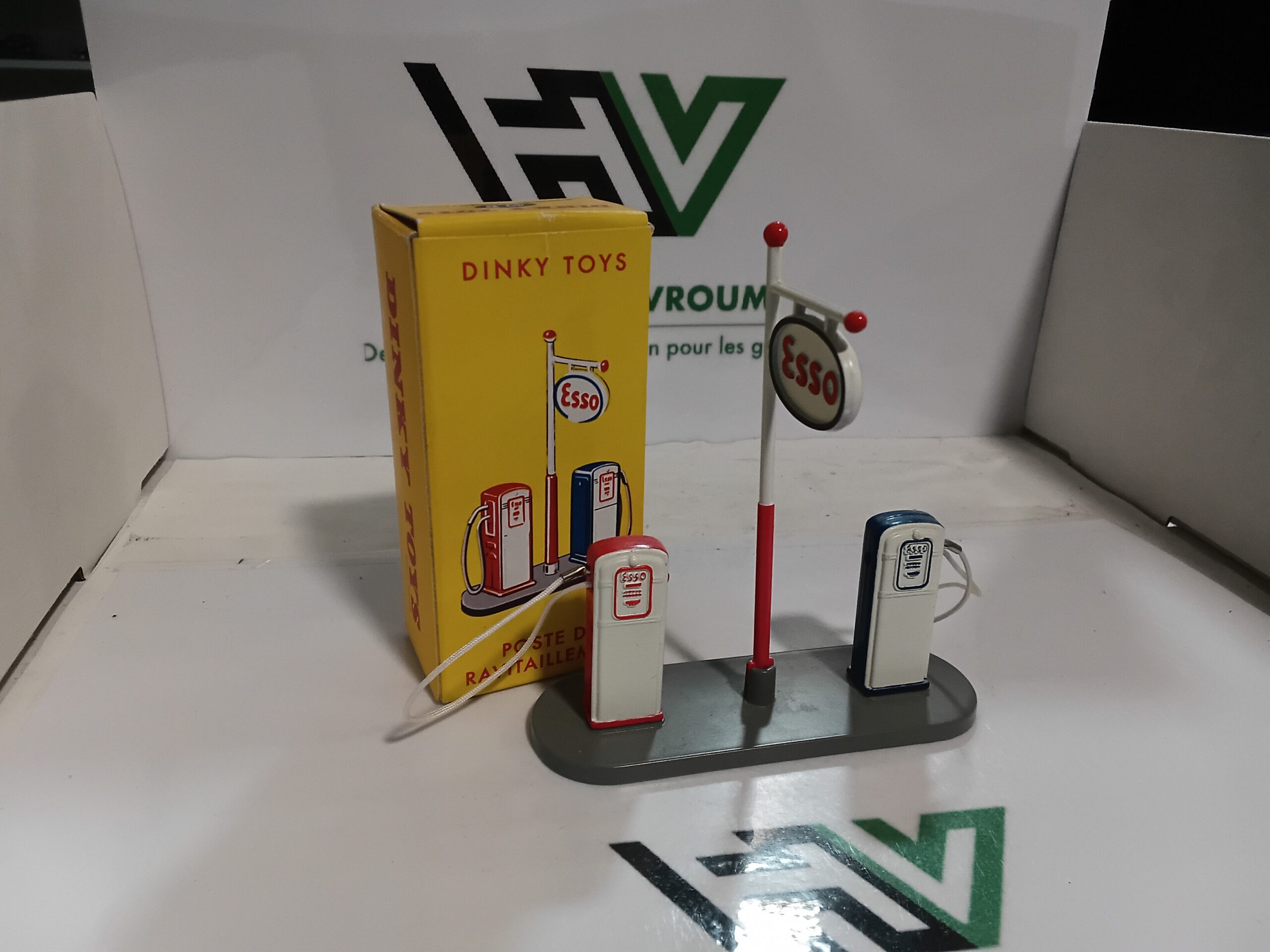 Poste de Ravitaillement à essence ESSO avec boîte 1/43 – Image 5
