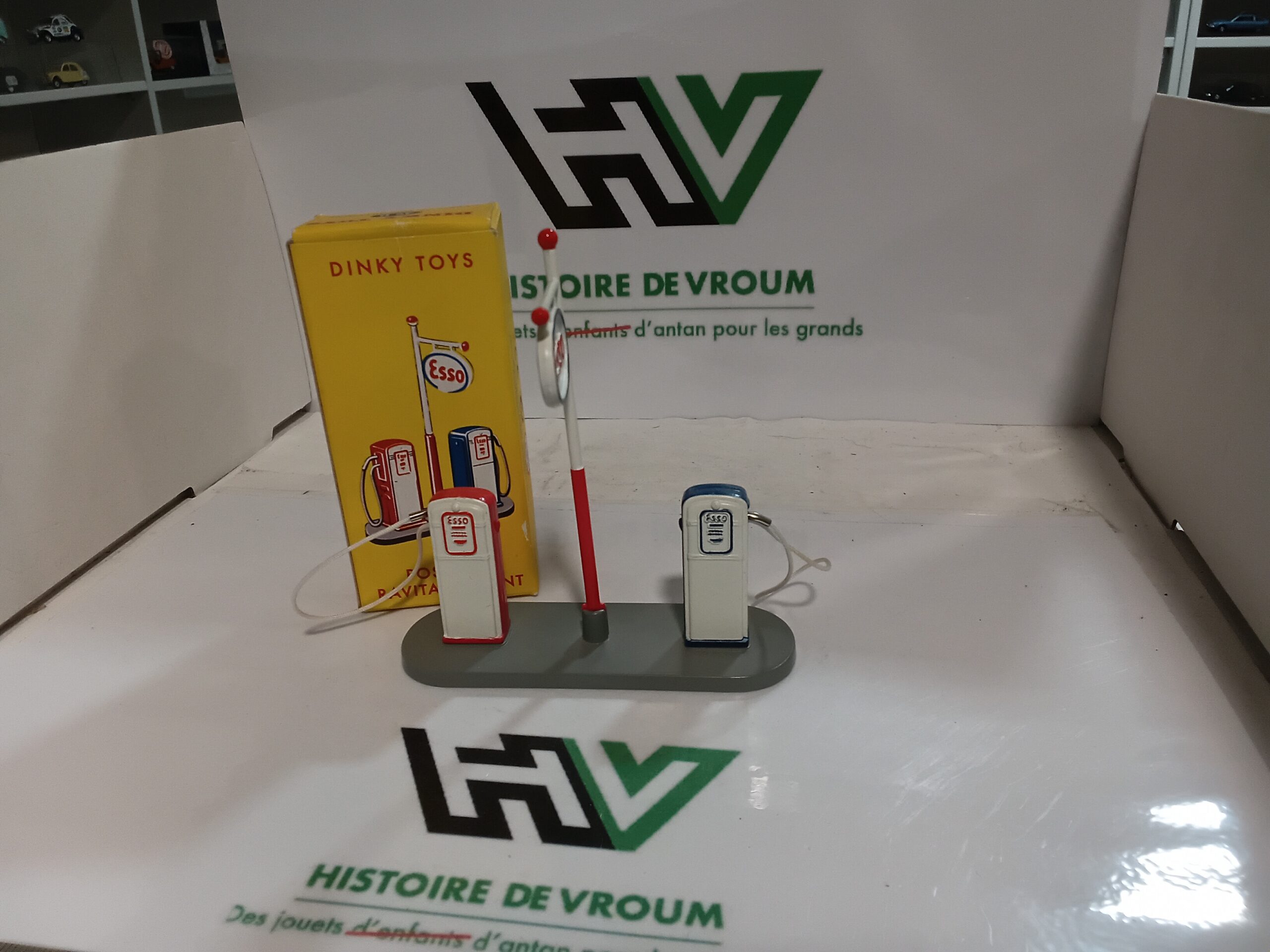 Poste de Ravitaillement à essence ESSO avec boîte 1/43 – Image 6