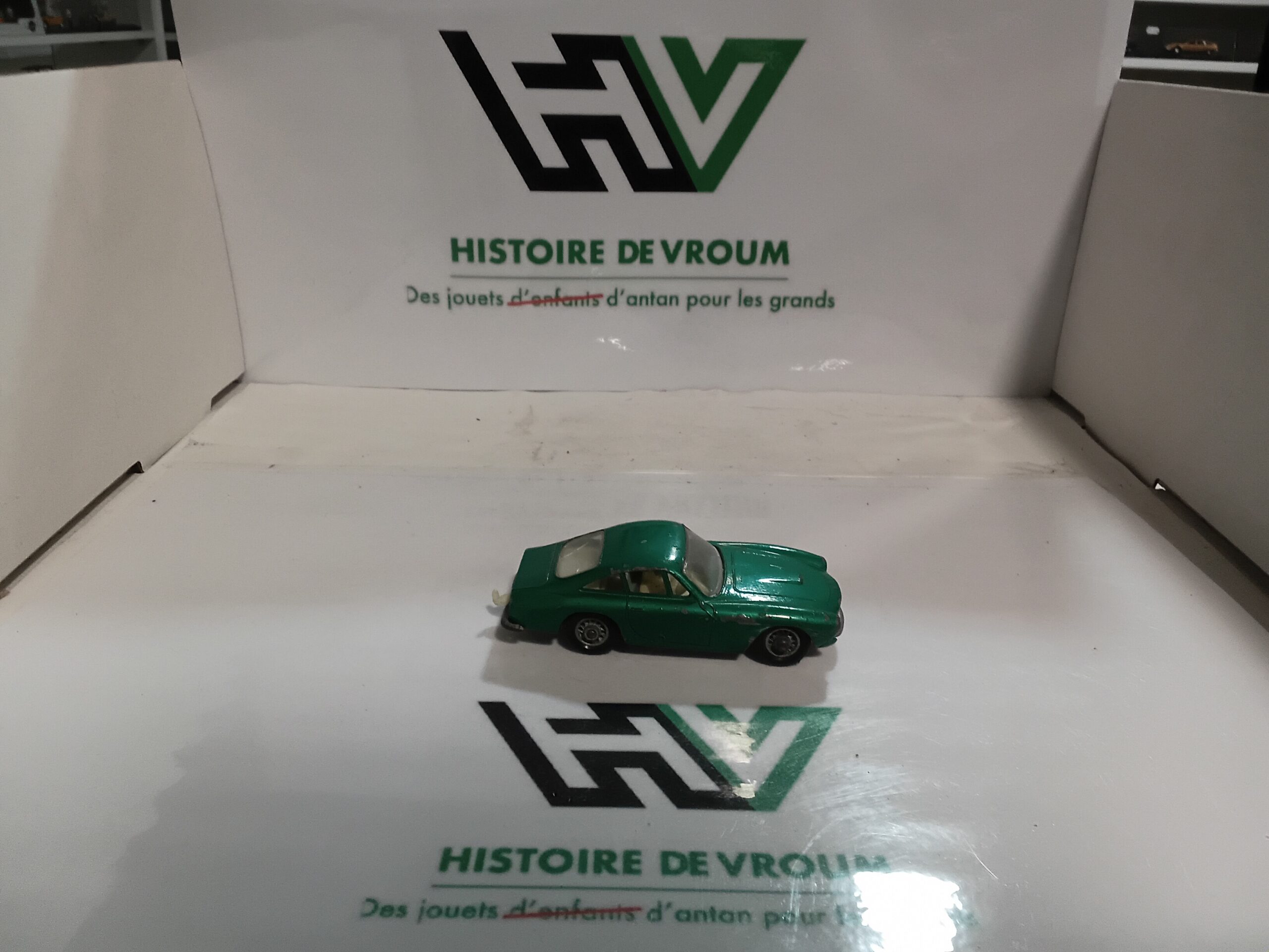 Vintage Matchbox Lesney N° 75 Ferrari Berlinetta Vert Métallisé Regular Wheels – Image 6