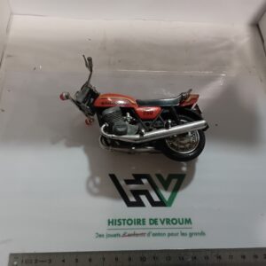 Épave Moto Kawasaki 750 Mach IV H2 Rouge 1/15