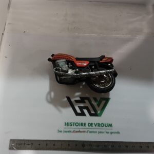 Épave Moto Kawasaki 750 Mach IV Rouge 1/15 (1)