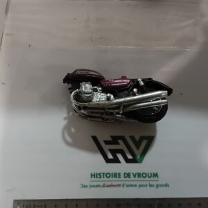 Épave Moto Suzuki GT 750 Prune 1/15