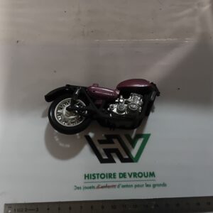 Épave Moto Suzuki GT 750 Prune 1/15 (1)
