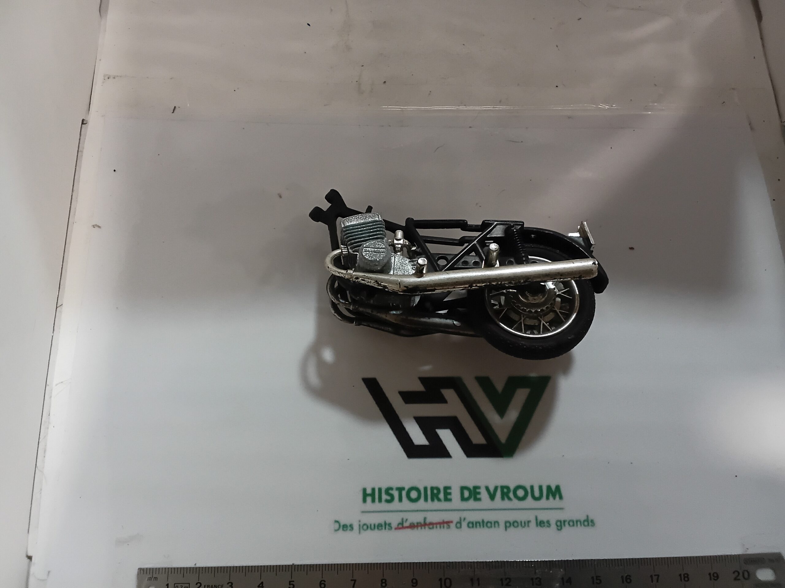 Épave Kawasaki 750 Mach IV 1/15