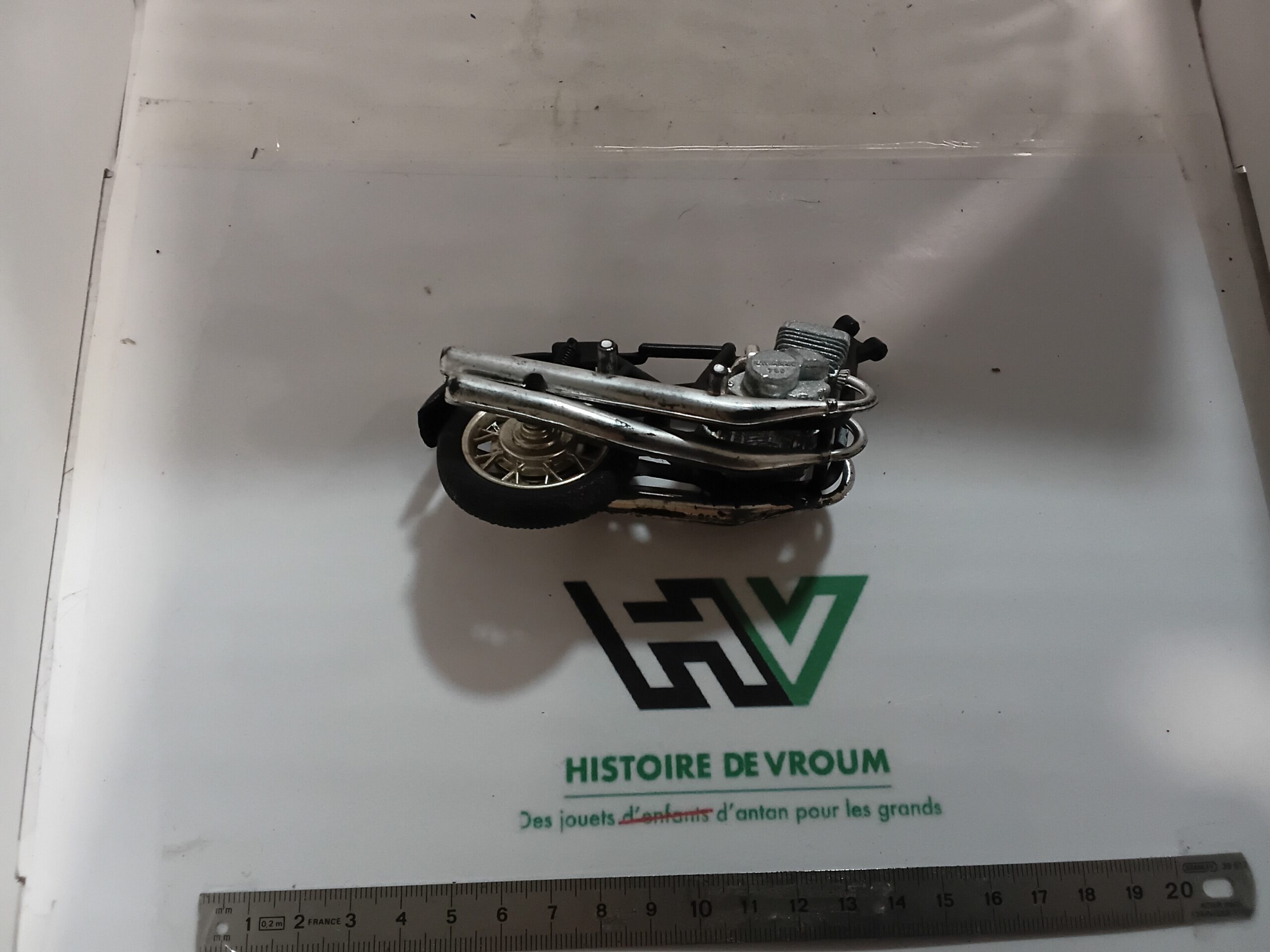 Épave Kawasaki 750 Mach IV 1/15 – Image 4