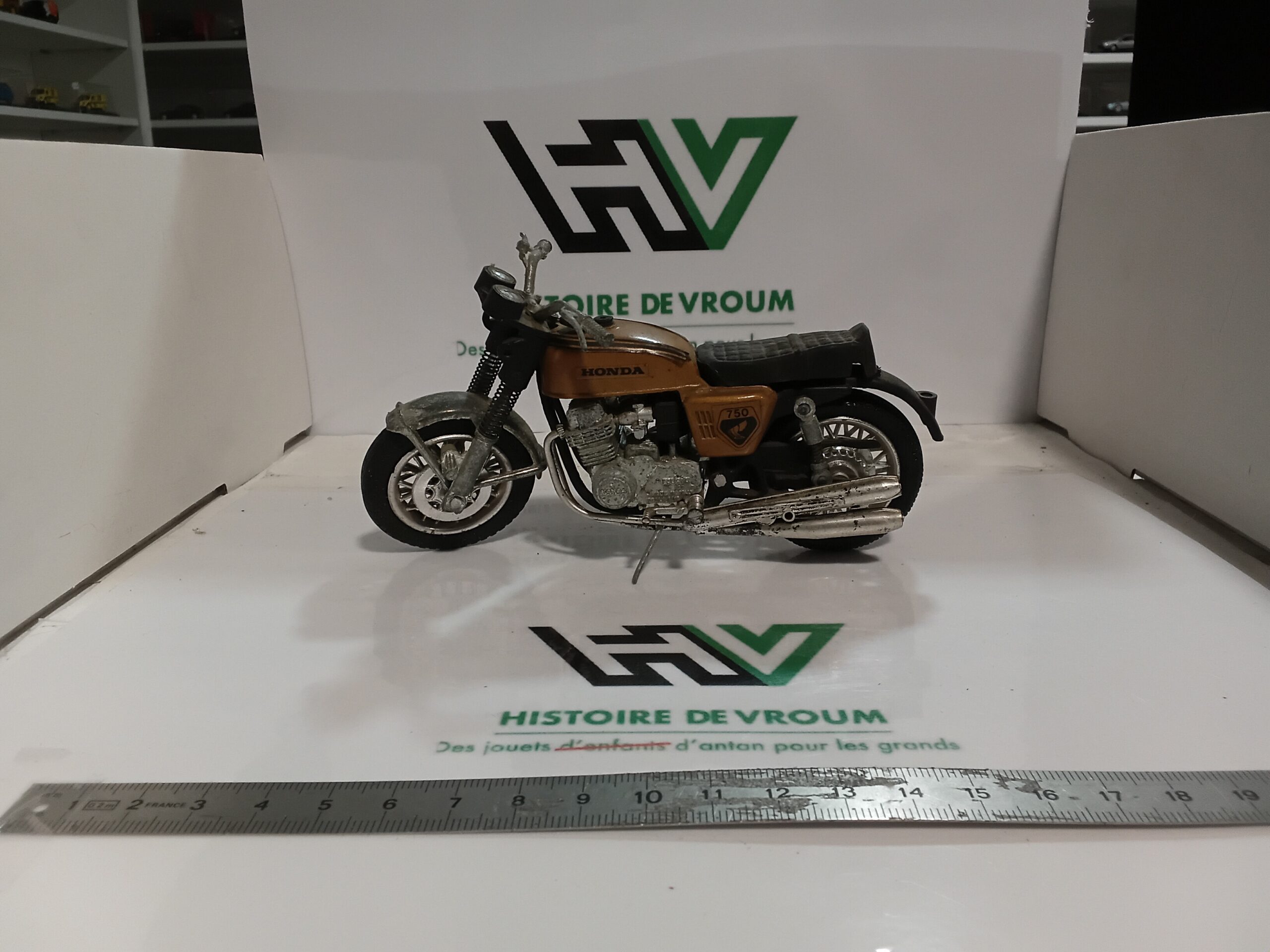 Epave Moto Honda CB 750 Four Bronze 1/15