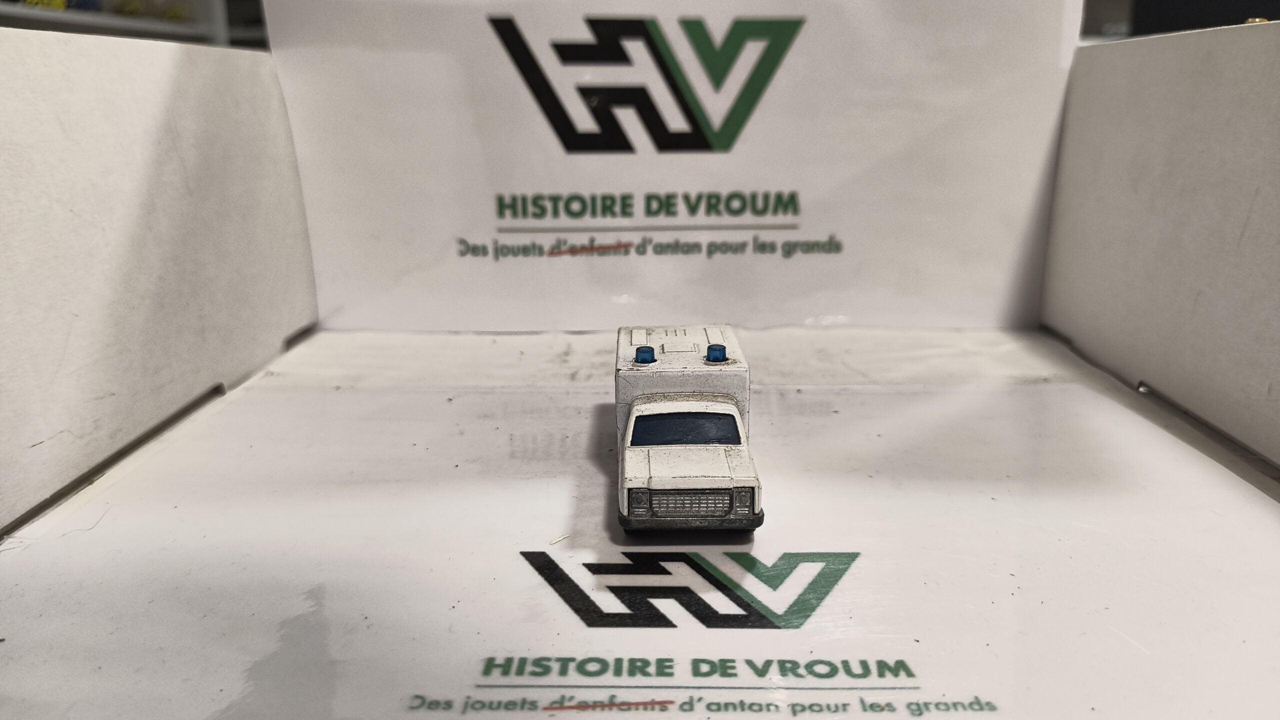 Miniature Matchbox Superfast n°41 - Ambulance Blanche – Image 5