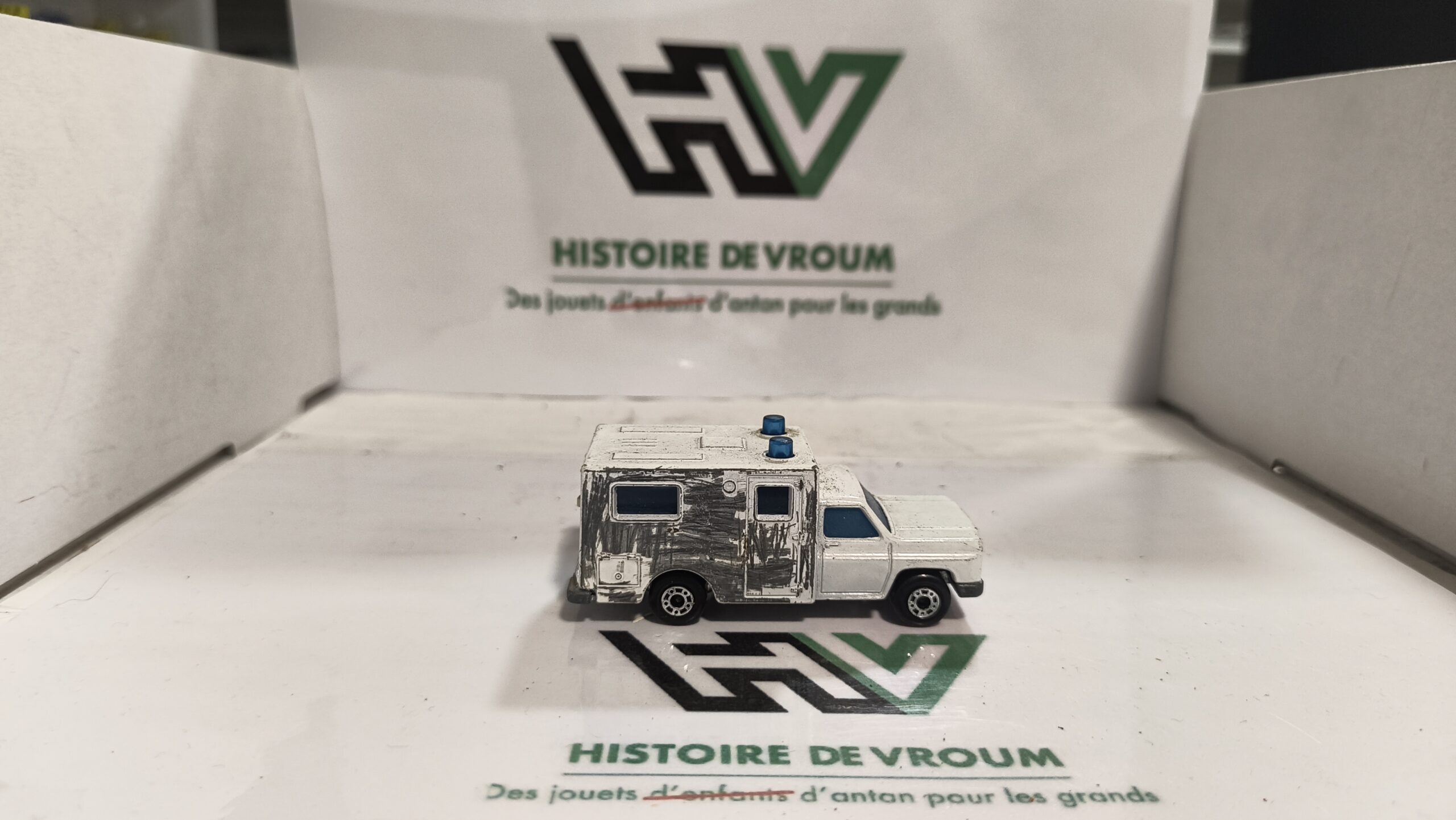 Miniature Matchbox Superfast n°41 - Ambulance Blanche – Image 6