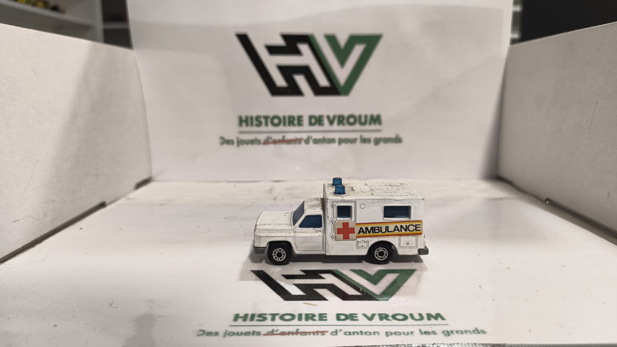 Miniature Matchbox Superfast n°41 - Ambulance Blanche (2)