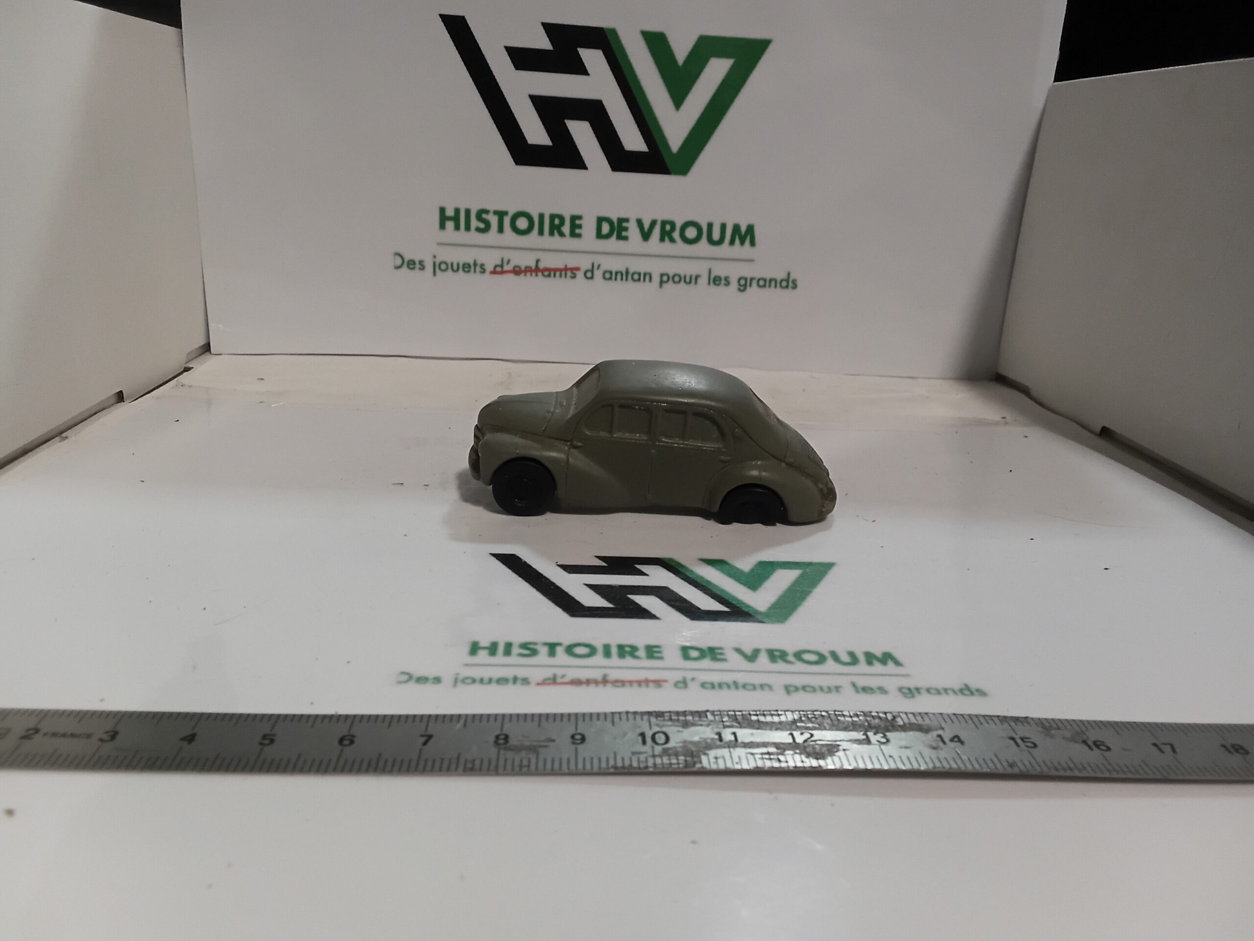 Renault 4CV Plastique Gris CIJ 1/43