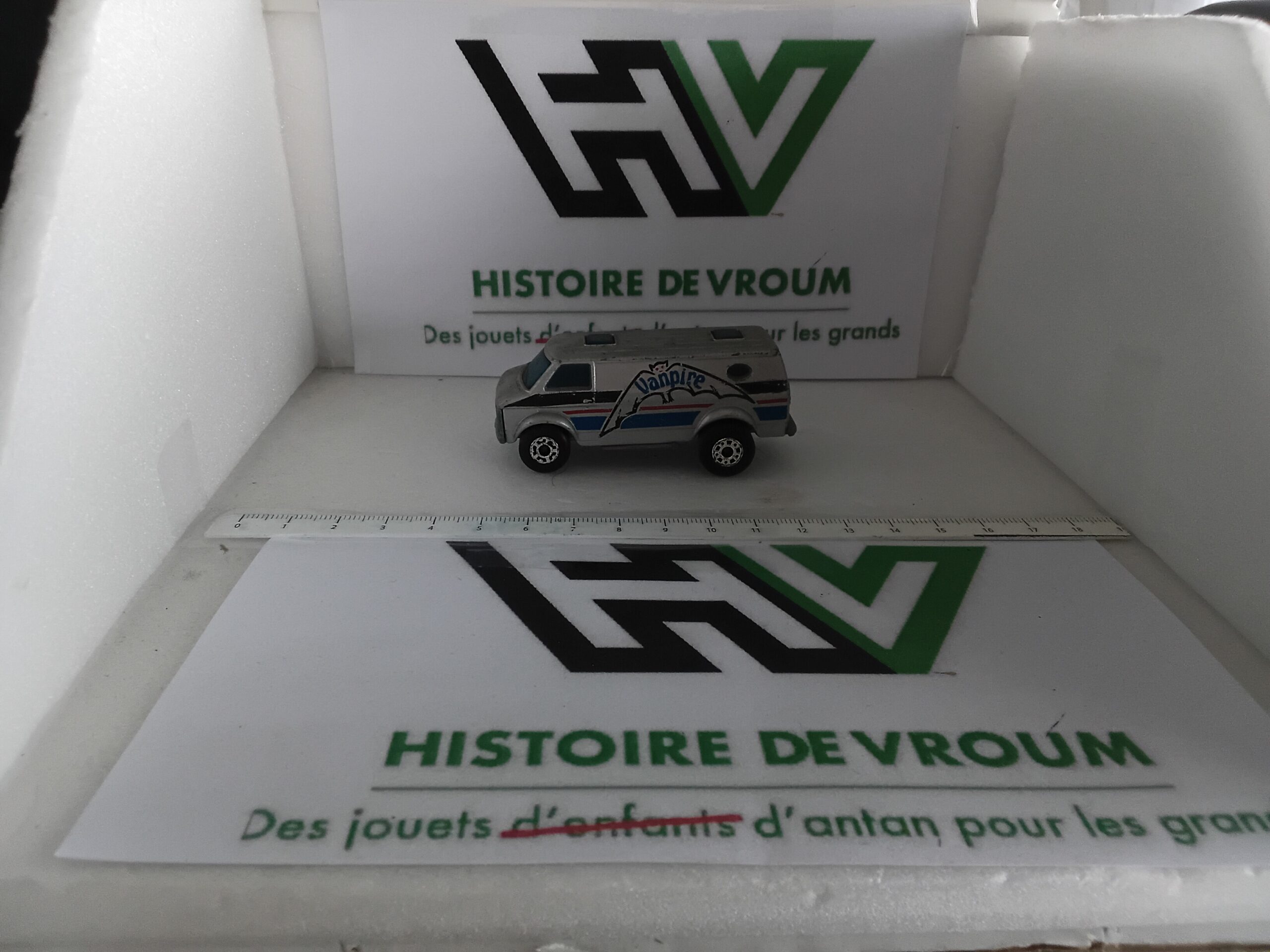 Chevy Van "Vampire" Matchbox Lesney N°68 (Gris)