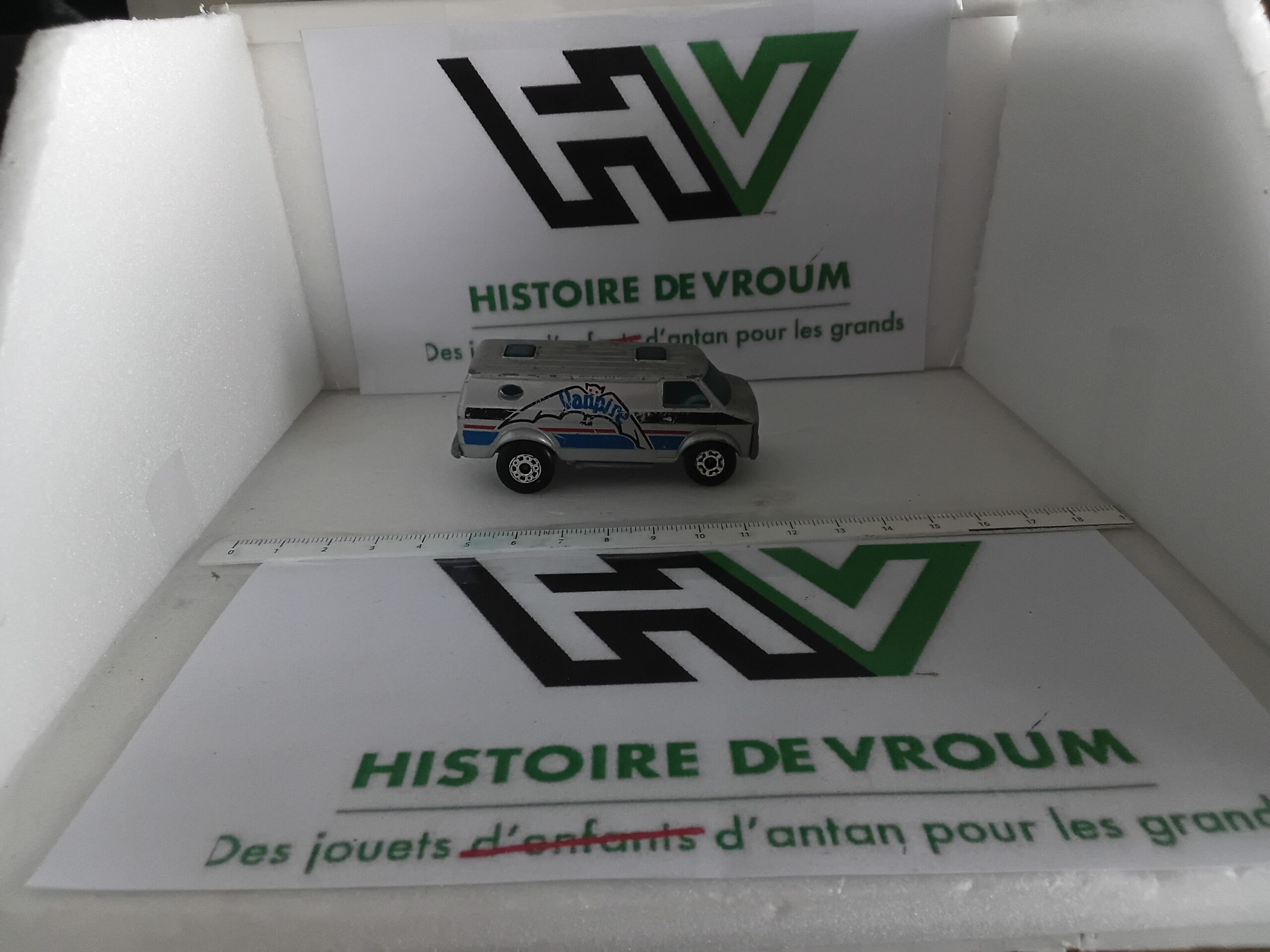 Chevy Van "Vampire" Matchbox Lesney N°68 (Gris) – Image 5