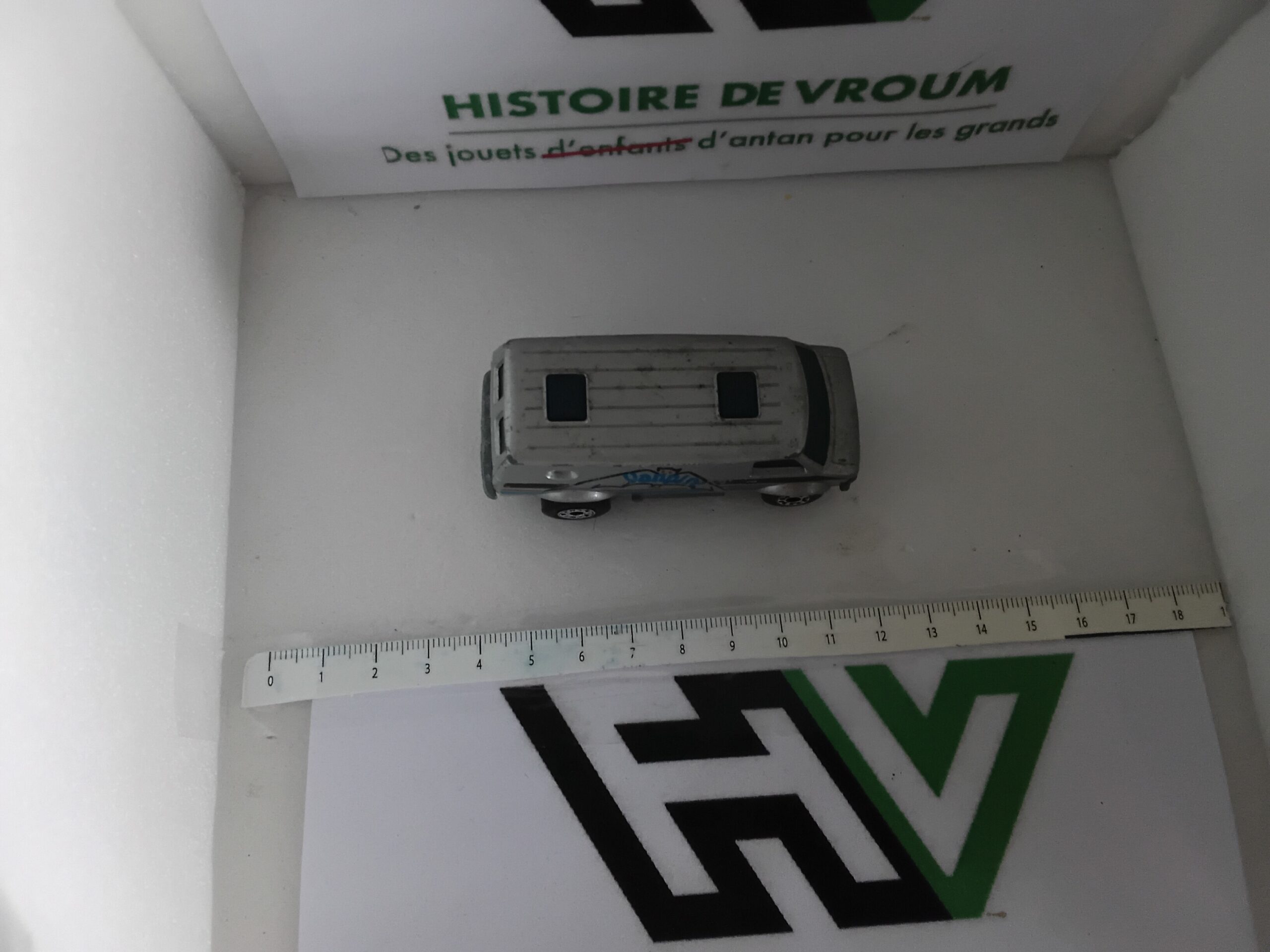 Chevy Van "Vampire" Matchbox Lesney N°68 (Gris) – Image 6