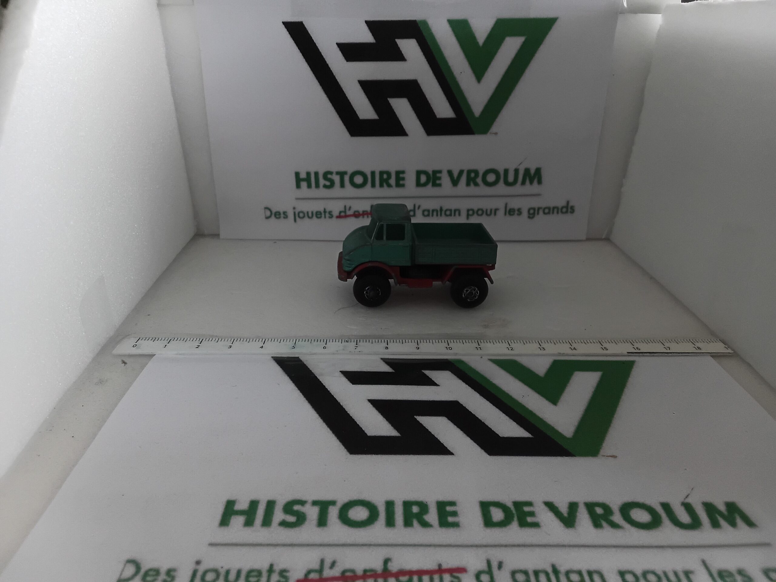 Mercedes-Benz Unimog Matchbox Lesney N°49 (Rouge & Bleu)