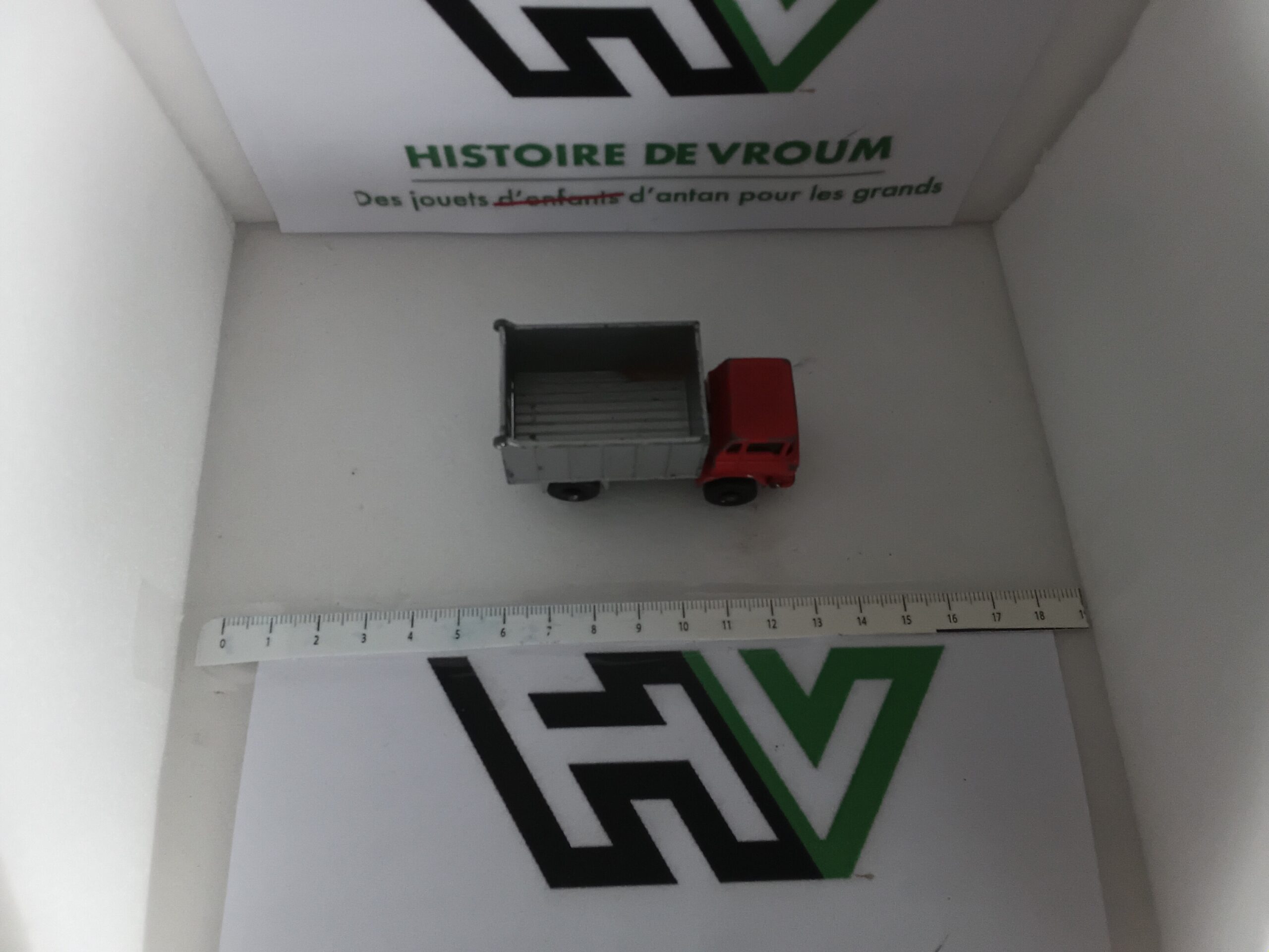 Camion Benne GMC Tipper Truck Matchbox Lesney N°26 (Gris & Rouge) – Image 6
