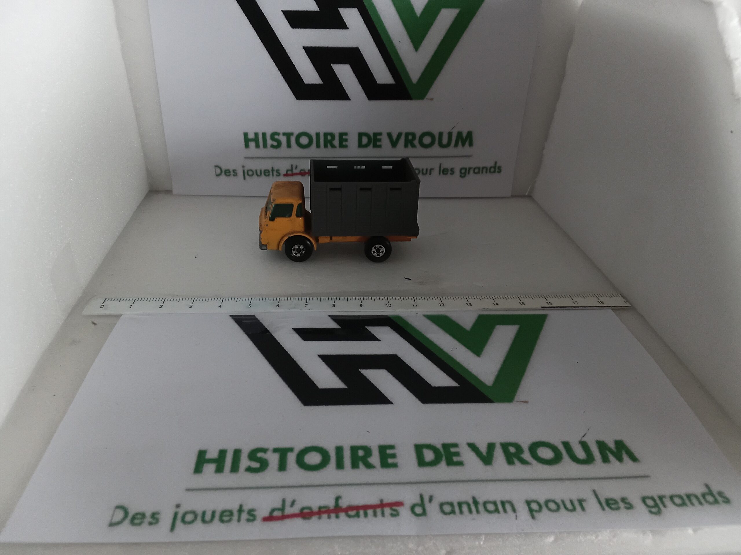 Cattle Truck Matchbox Superfast N°37 "Pat. App." (Jaune & Gris)