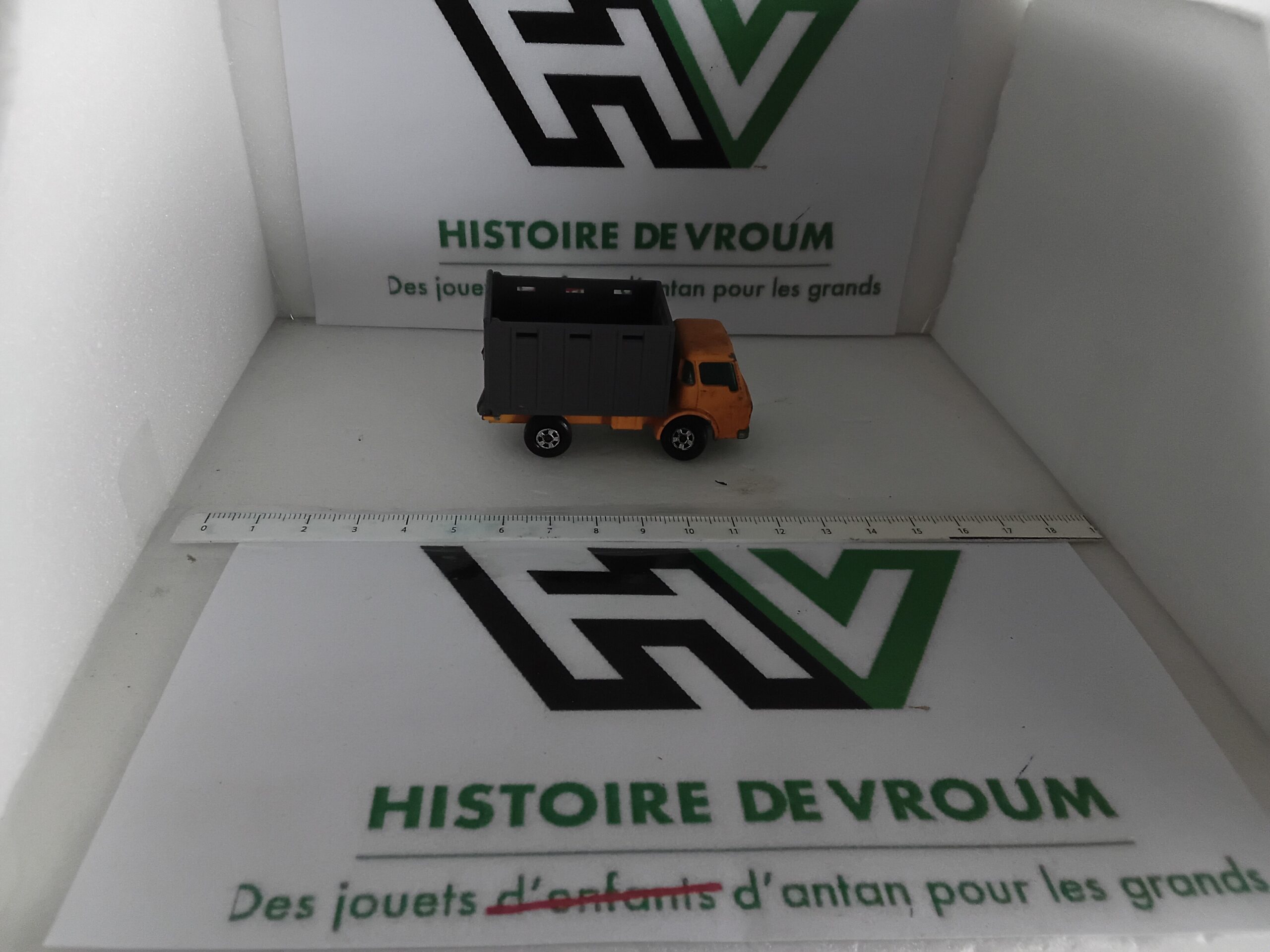 Cattle Truck Matchbox Superfast N°37 "Pat. App." (Jaune & Gris) – Image 5