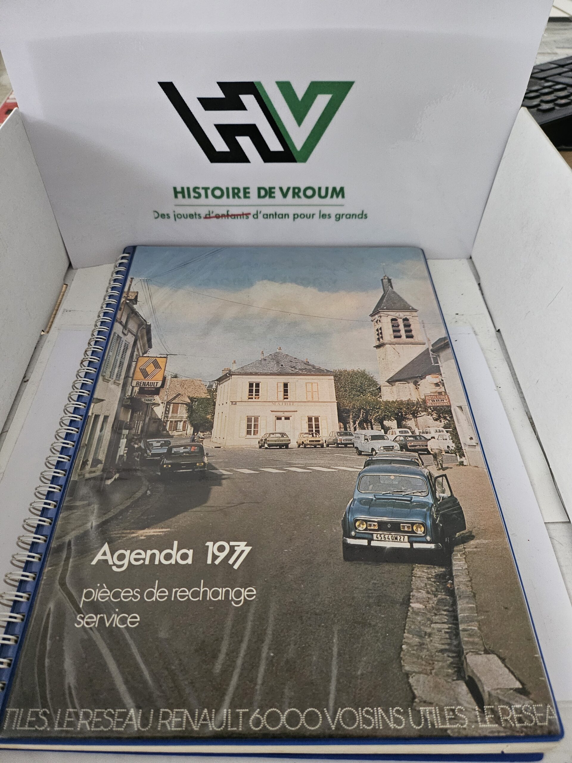 Agenda Vintage Renault 1977 – Pièces de Rechange Service – Angers (Collection Auto) Idem année 2033