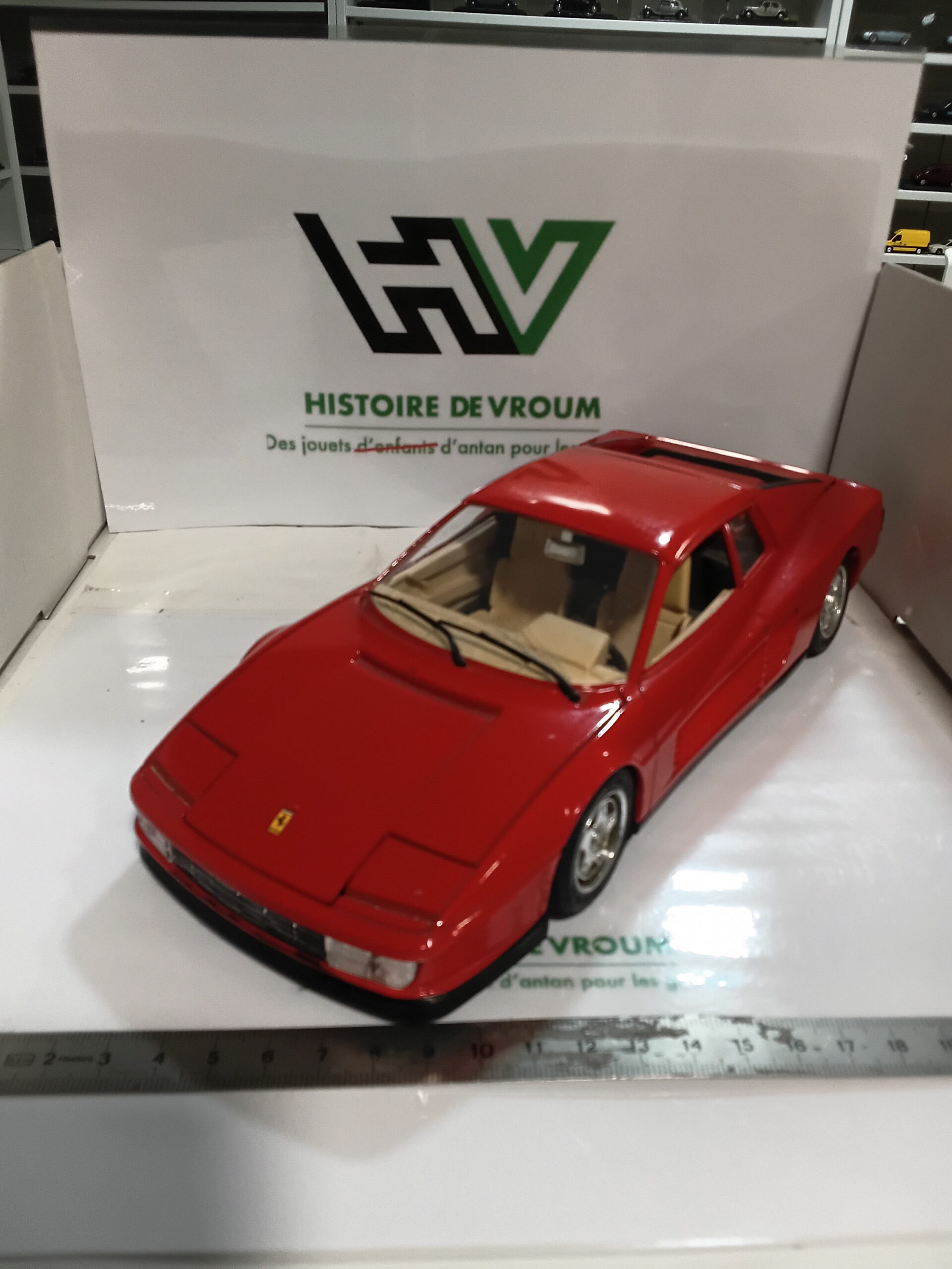 Miniature Ferrari Testarossa 1/18 Rouge (Rosso Corsa) – Vendue seule ou avec Boîte Vitrine – Image 2
