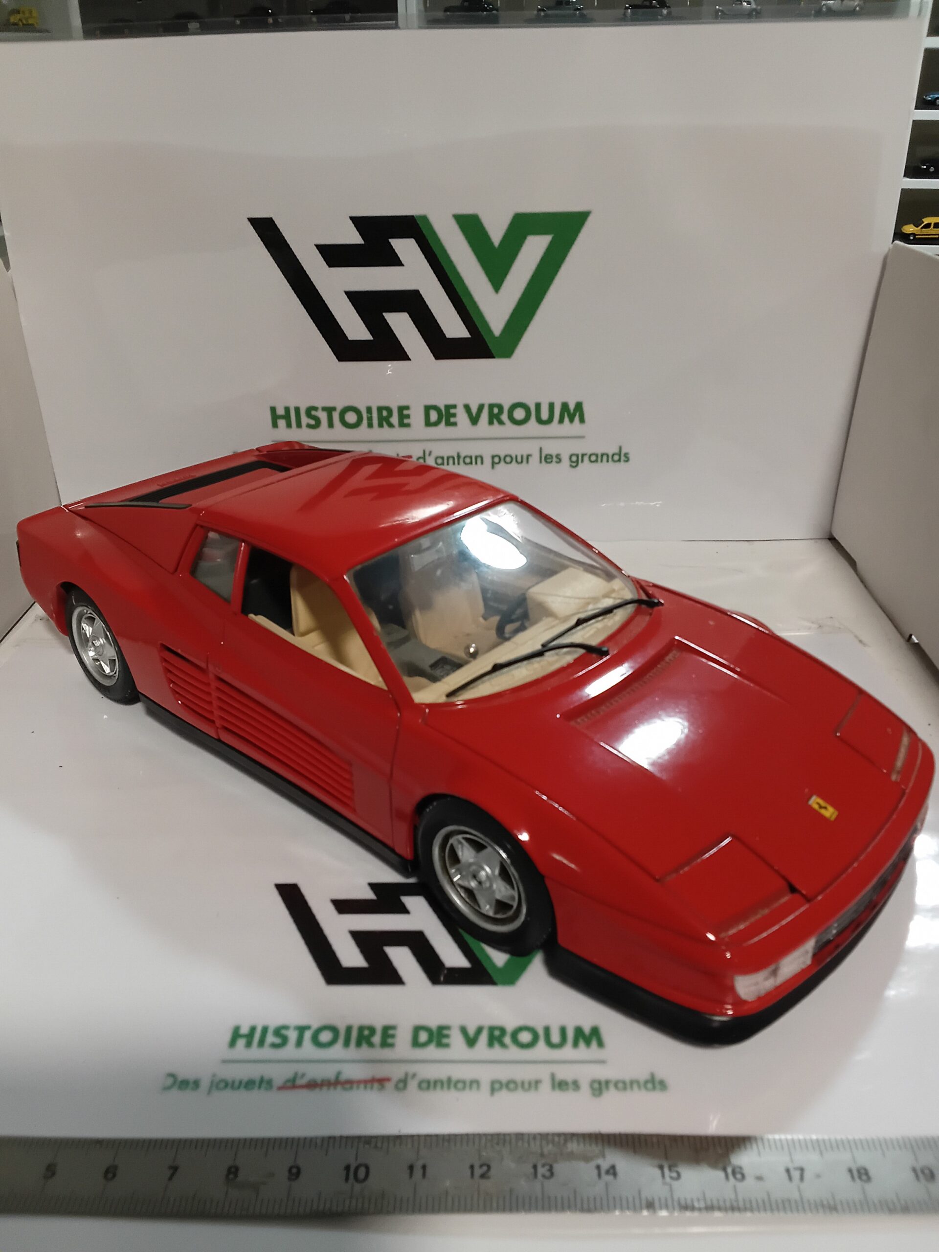 Miniature Ferrari Testarossa 1/18 Rouge (Rosso Corsa) – Vendue seule ou avec Boîte Vitrine – Image 3