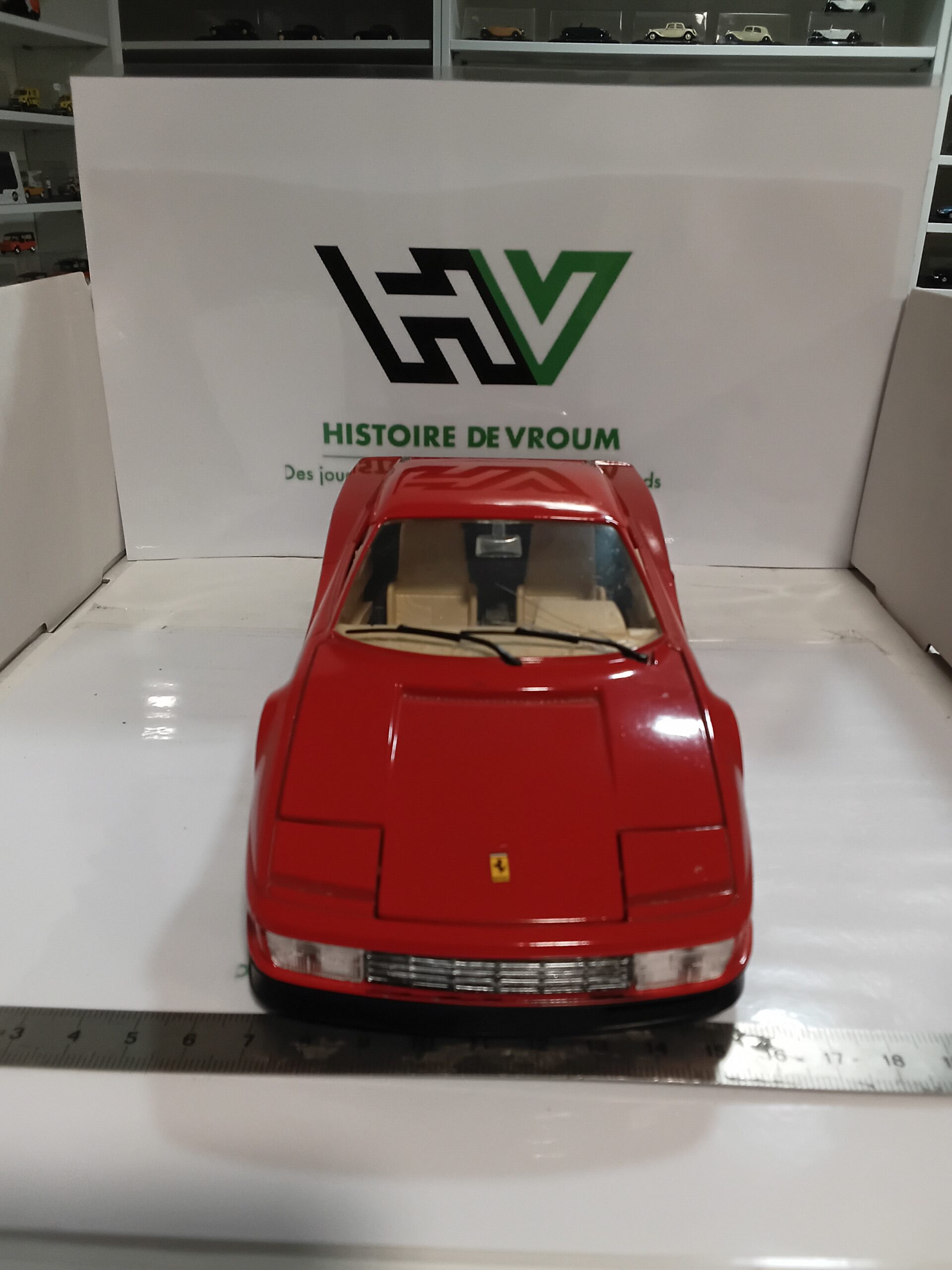 Miniature Ferrari Testarossa 1/18 Rouge (Rosso Corsa) – Vendue seule ou avec Boîte Vitrine – Image 4