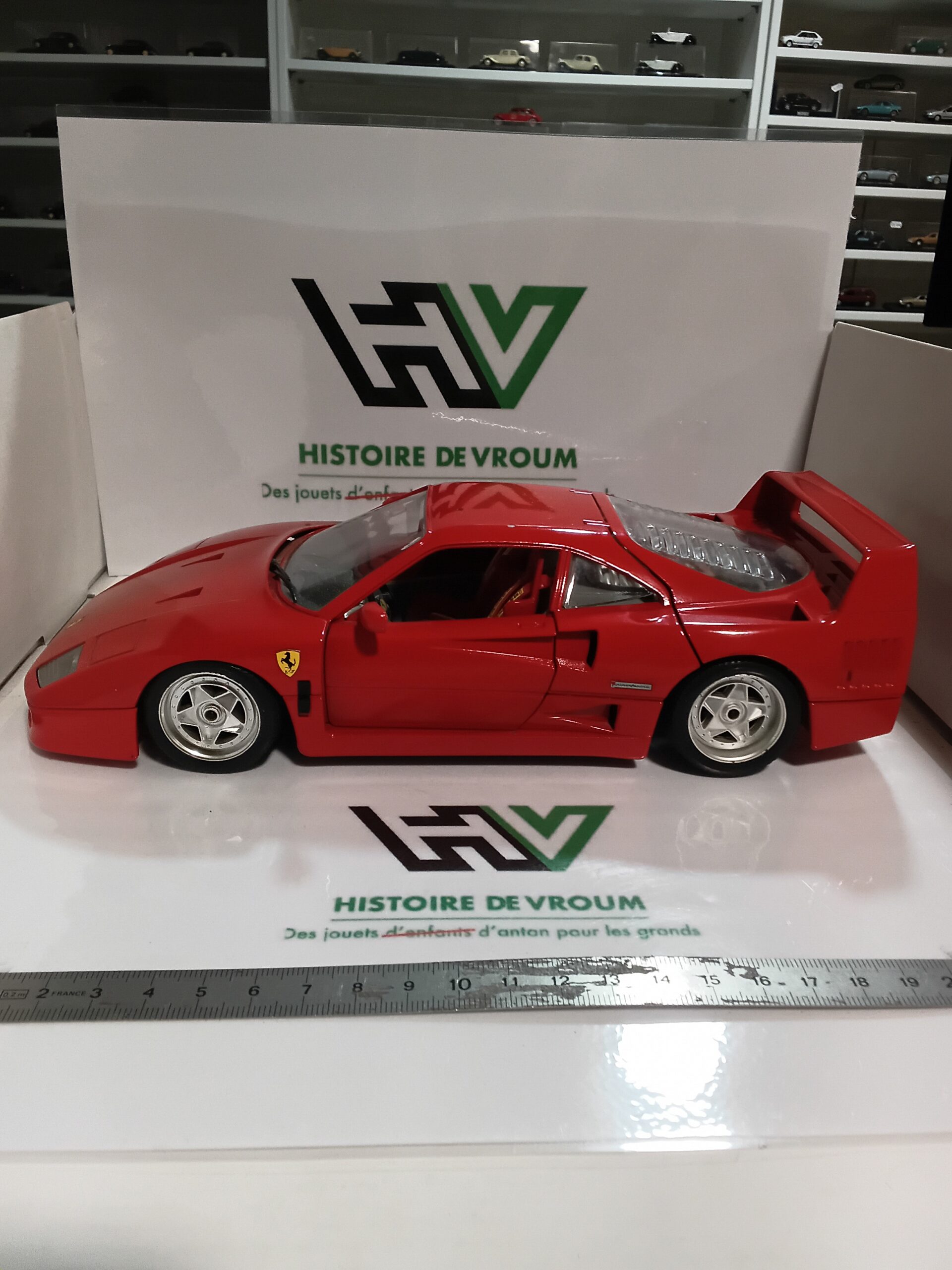 Miniature Ferrari F40 1/18 Bburago – Vendue seule ou avec Boîte Vitrine – Image 2
