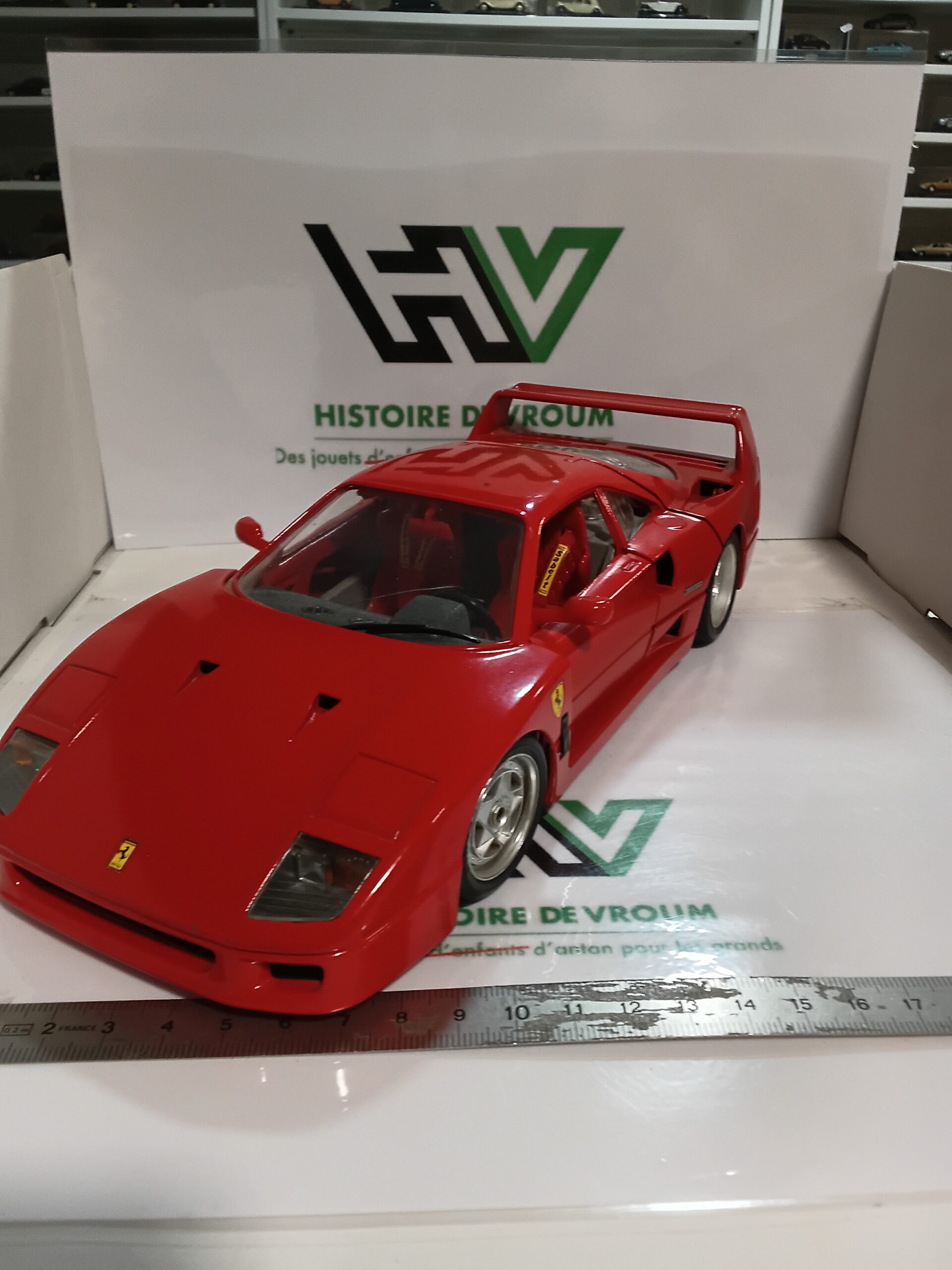 Miniature Ferrari F40 1/18 Bburago – Vendue seule ou avec Boîte Vitrine – Image 5