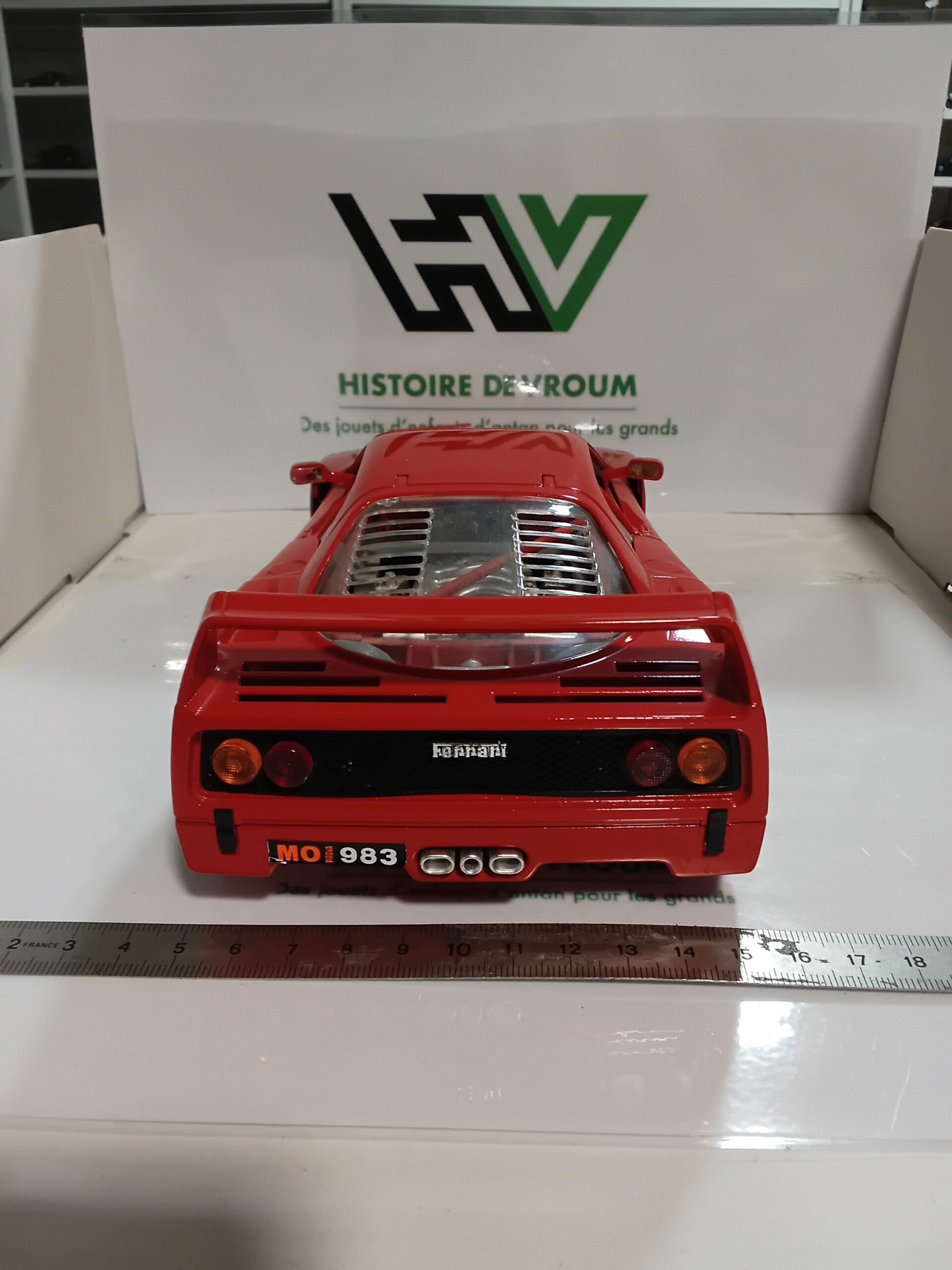 Miniature Ferrari F40 1/18 Bburago – Vendue seule ou avec Boîte Vitrine – Image 4