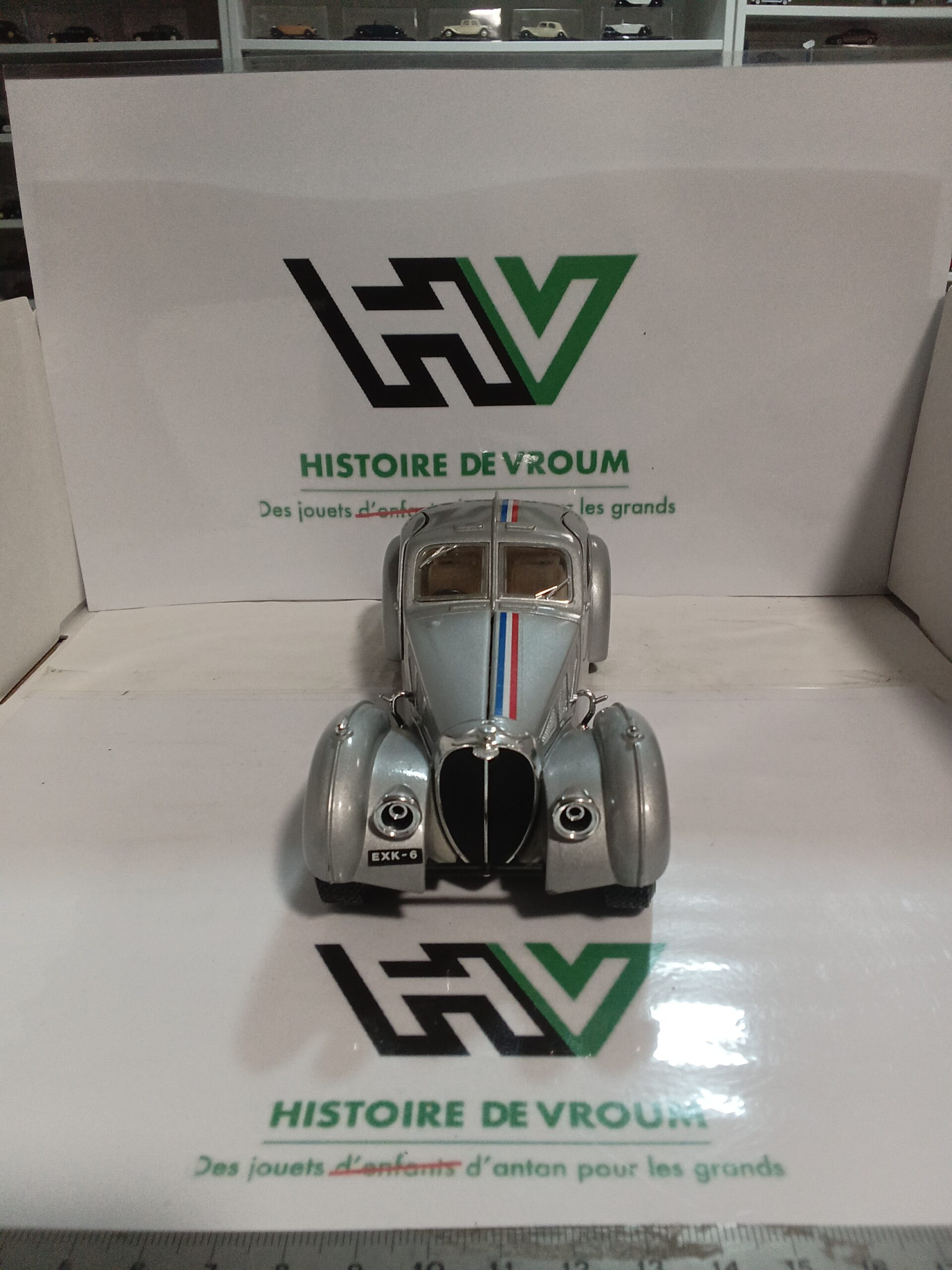 Miniature Bugatti Type 57 Atlantic 1/24 Bburago – Vendue seule ou avec Boîte Vitrine – Image 4