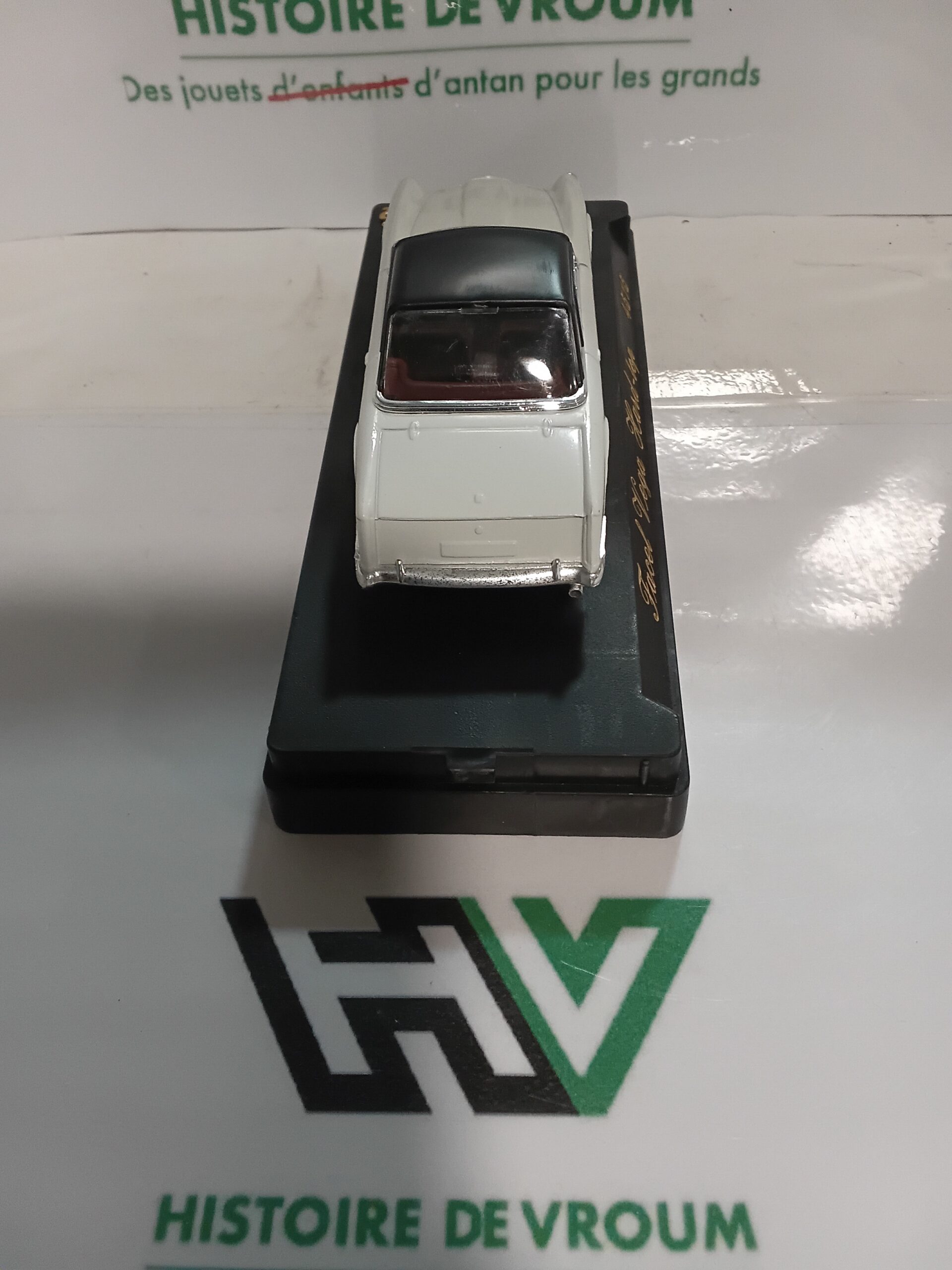 Facel Vega Hard-Top Blanche et Noire - Solido "Âge d’Or" (Réf. 4515) 1/43 – Image 4