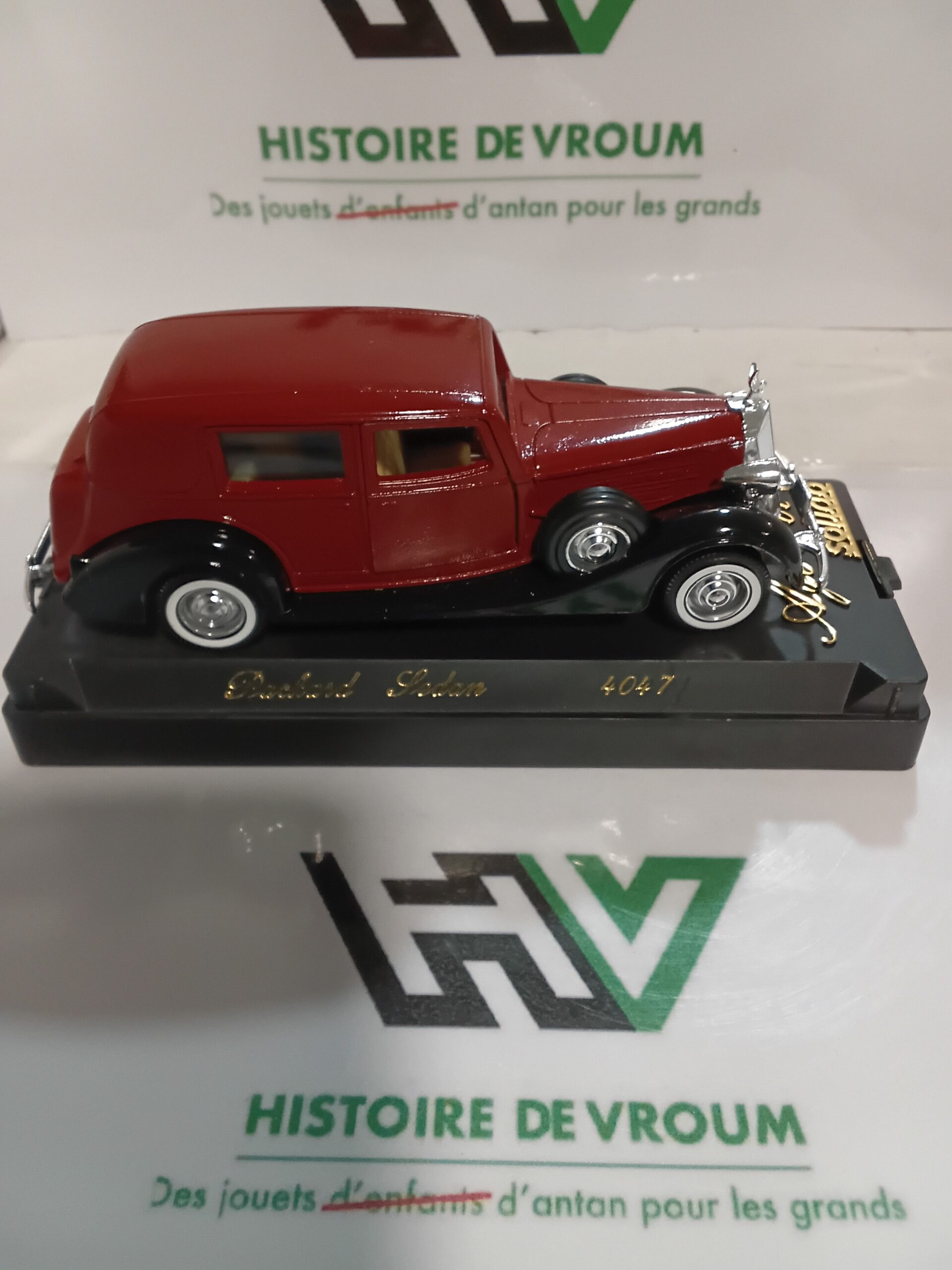 Packard Sedan 1937 Bicolore Rouge et Noir - Solido "Âge d’Or" (Réf. 4047) 1/43
