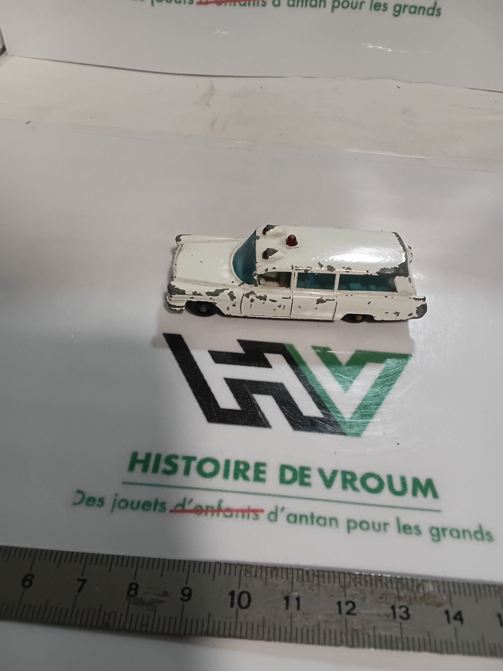 Voiture Miniature Matchbox Lesney N° 54 - S&S Cadillac Ambulance (Made in England)