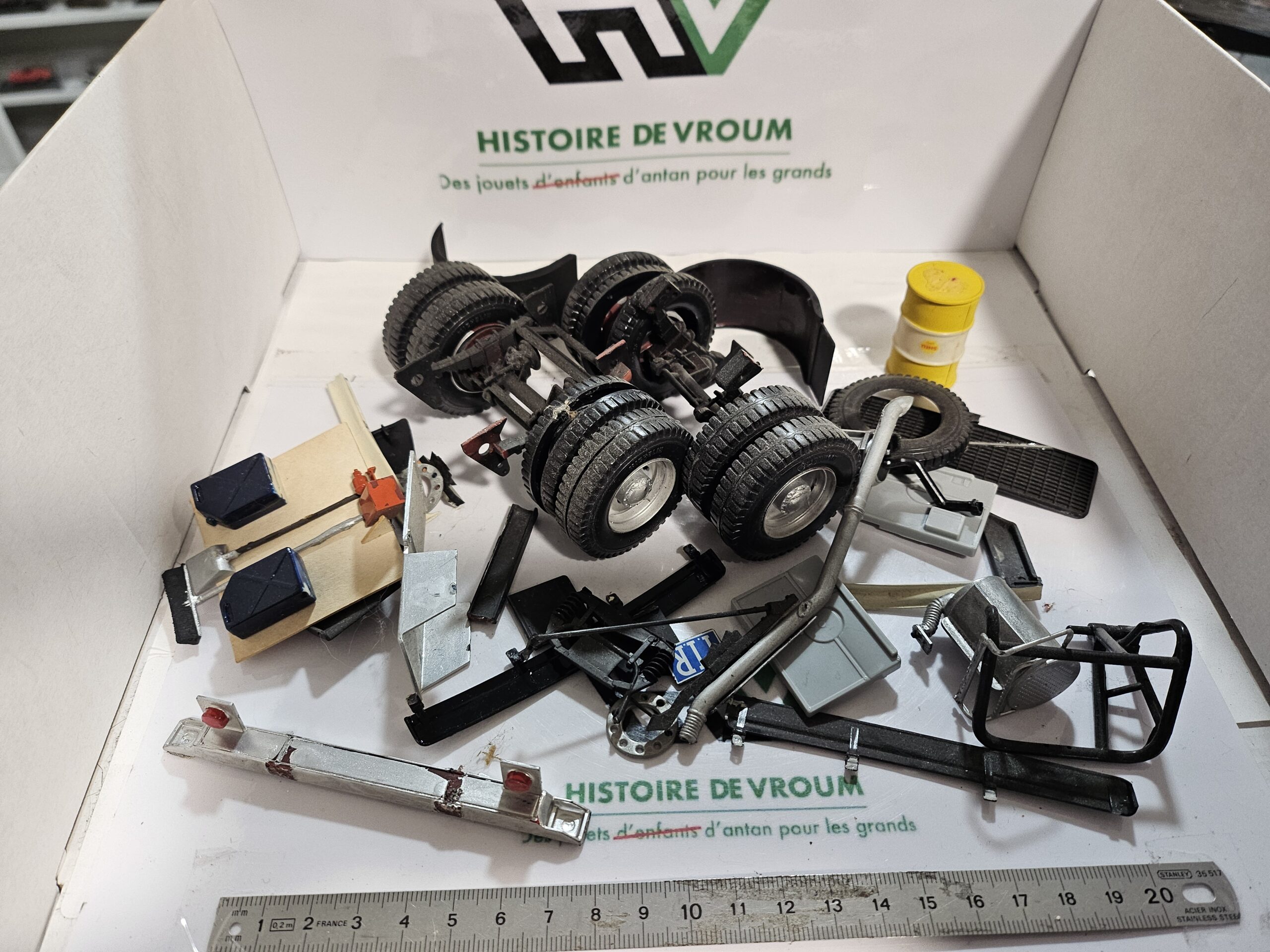 Lot 2 Maquettes Camions Volvo Italeri (Échelle 1/24) - À restaurer + Stock de pièces – Image 6