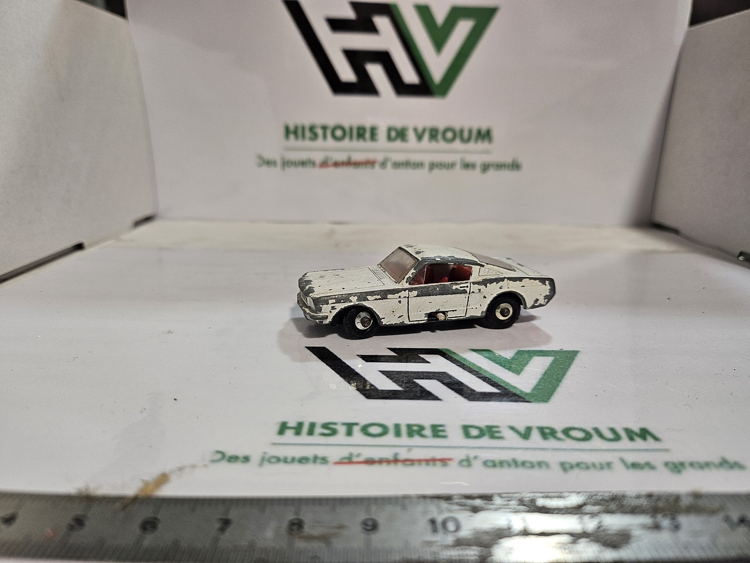 Matchbox Lesney N°8 Ford Mustang Fastback White Vintage 1966 Made in England (1)