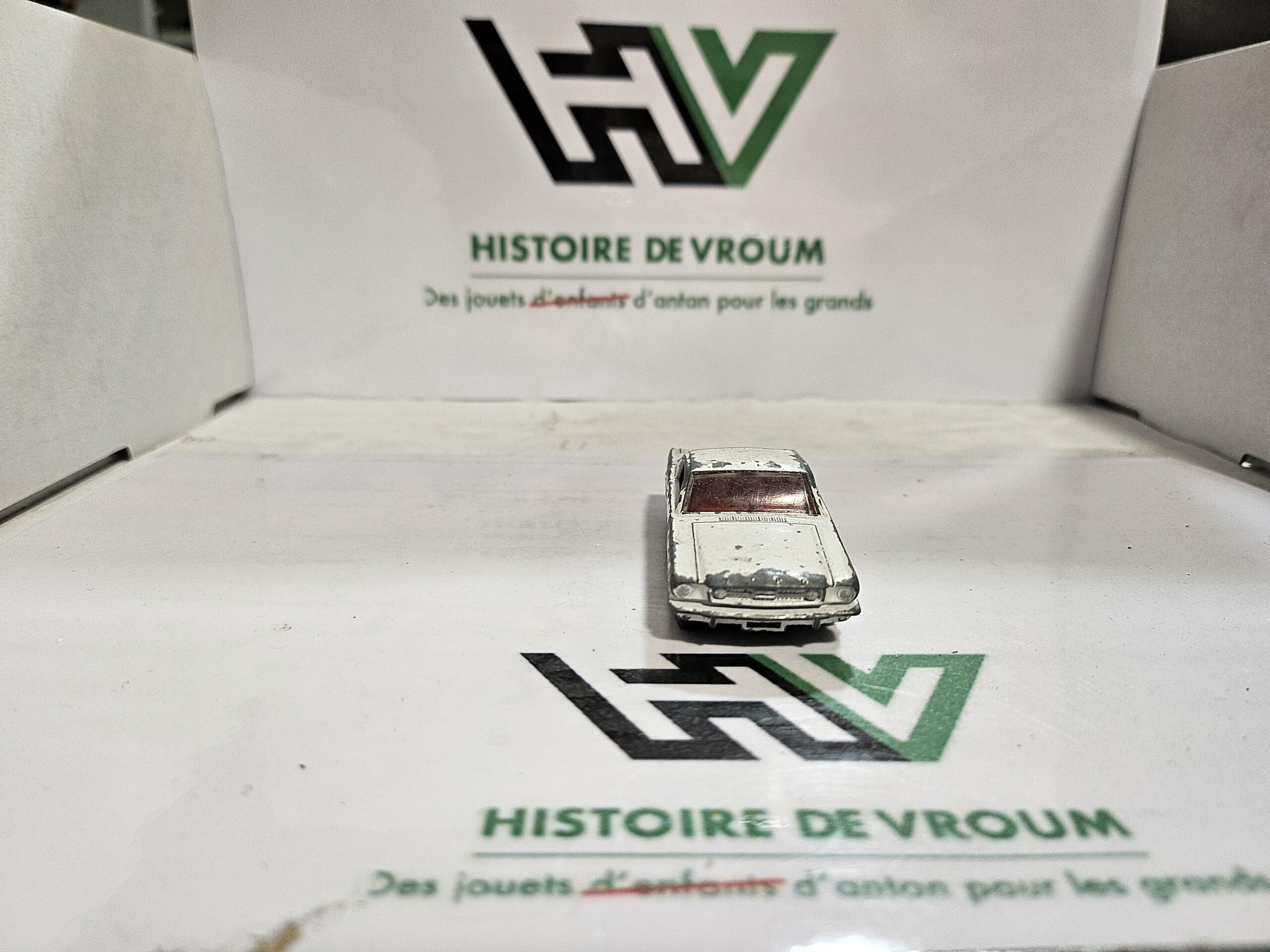Matchbox Lesney N°8 Ford Mustang Fastback White Vintage 1966 Made in England (1) – Image 2