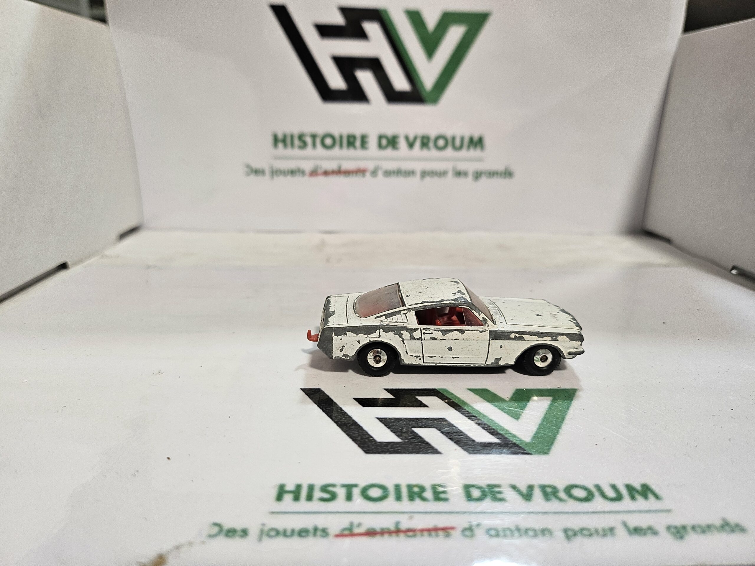 Matchbox Lesney N°8 Ford Mustang Fastback White Vintage 1966 Made in England (1) – Image 3
